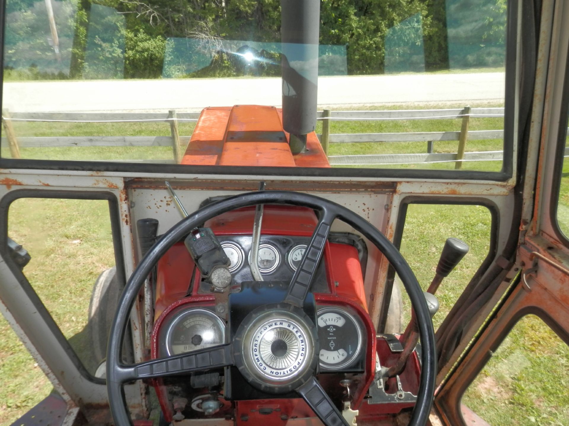 IH 966 CAB TRACTOR - Image 9 of 12