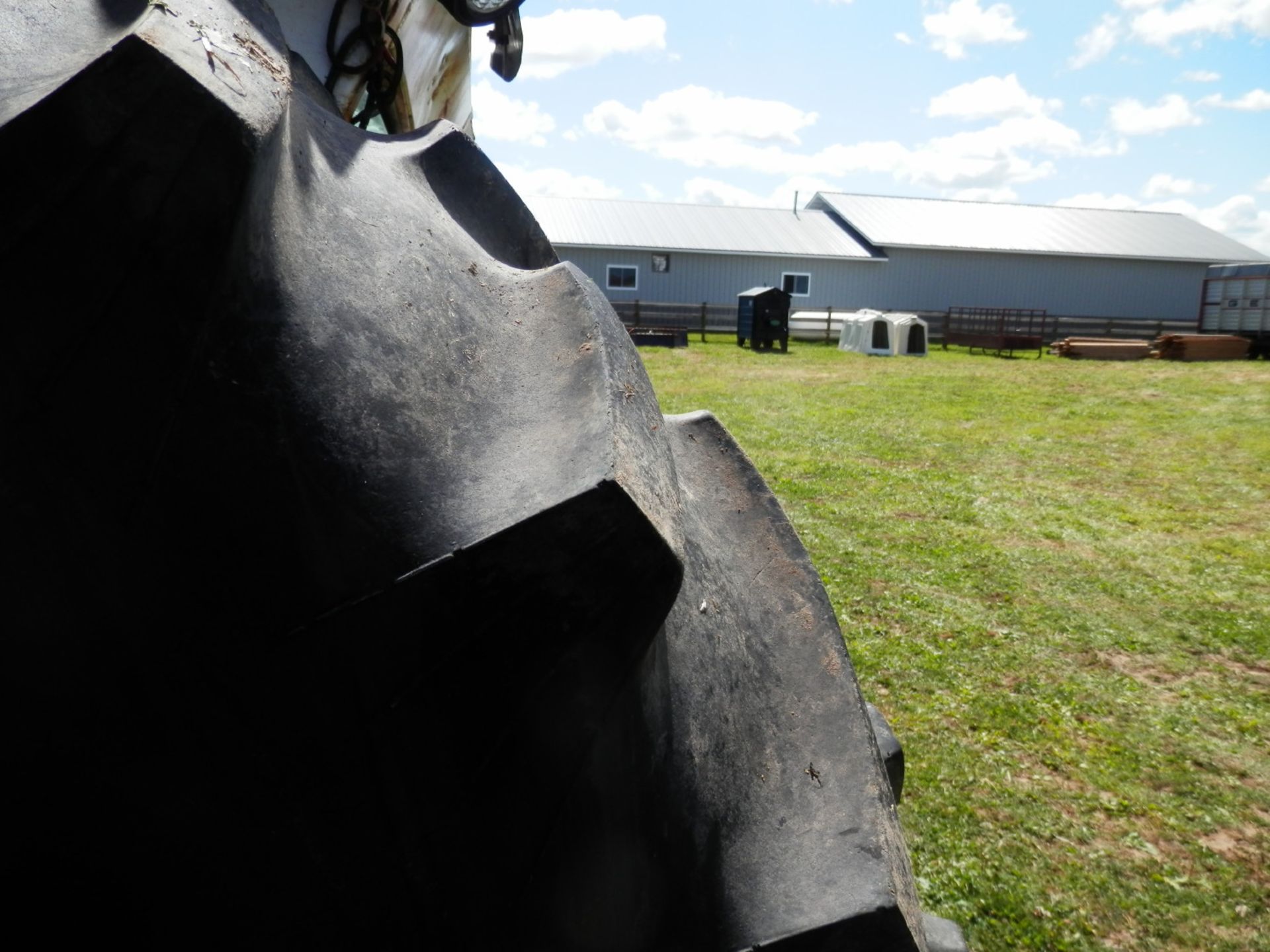 IH 966 CAB TRACTOR - Image 11 of 12