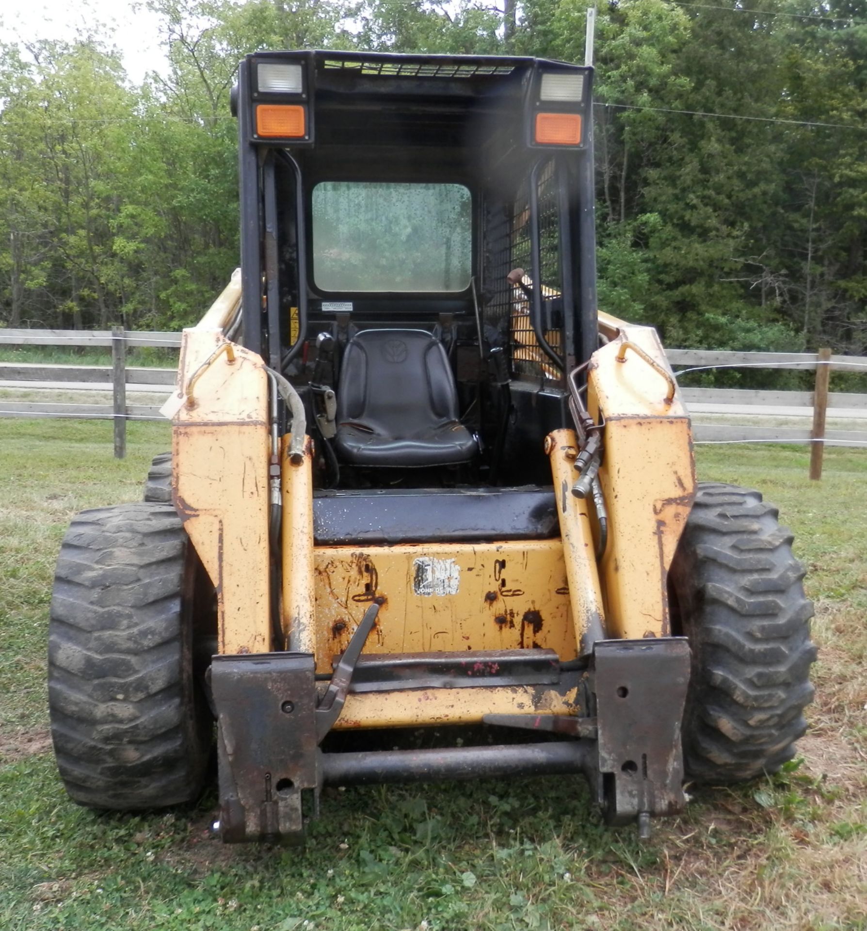 JD 8875 SKID STEER - Image 2 of 6