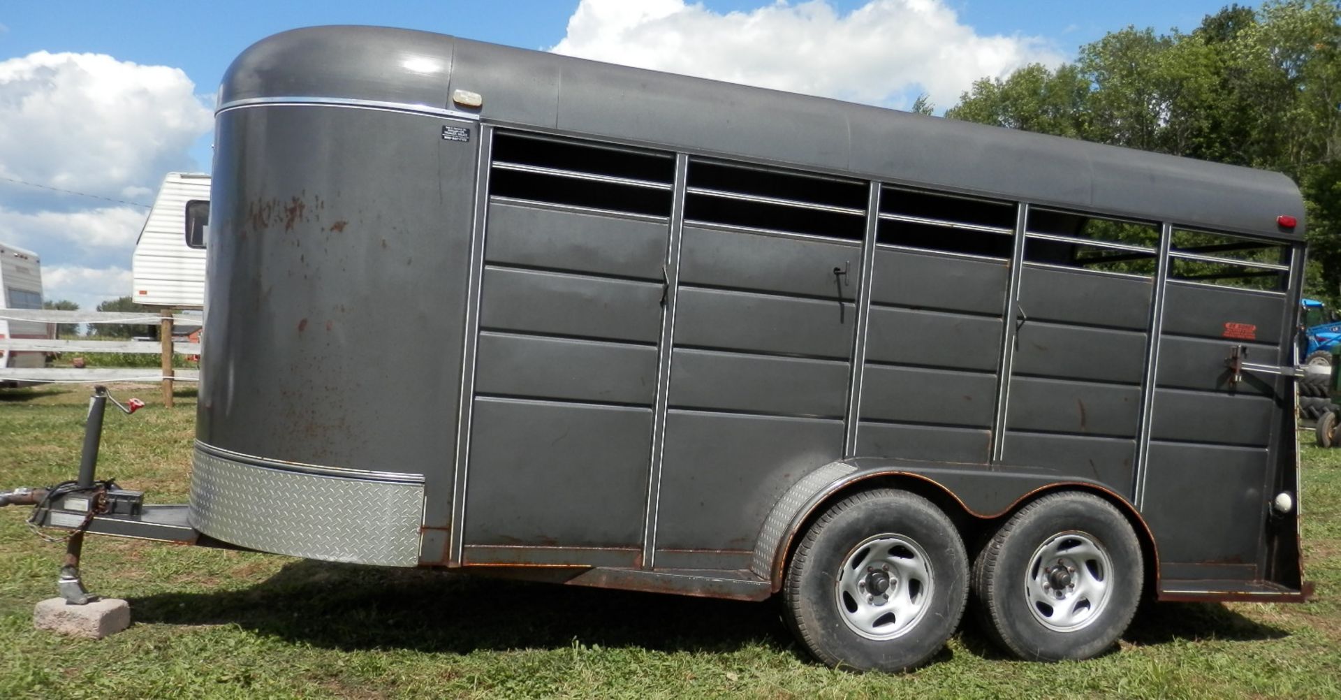 CALICO 16' BUMPER HITCH STOCK TRAILER - Image 3 of 10