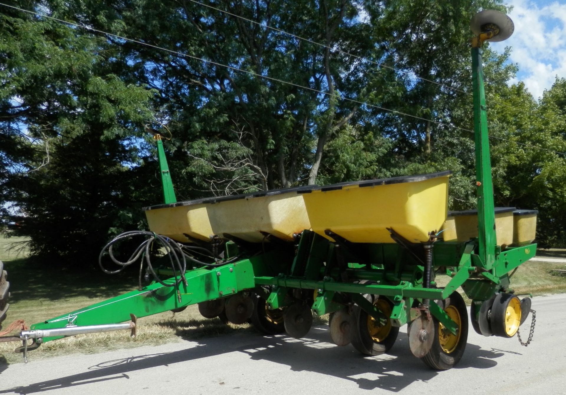 JOHN DEERE 7000 6R NARROW PLANTER