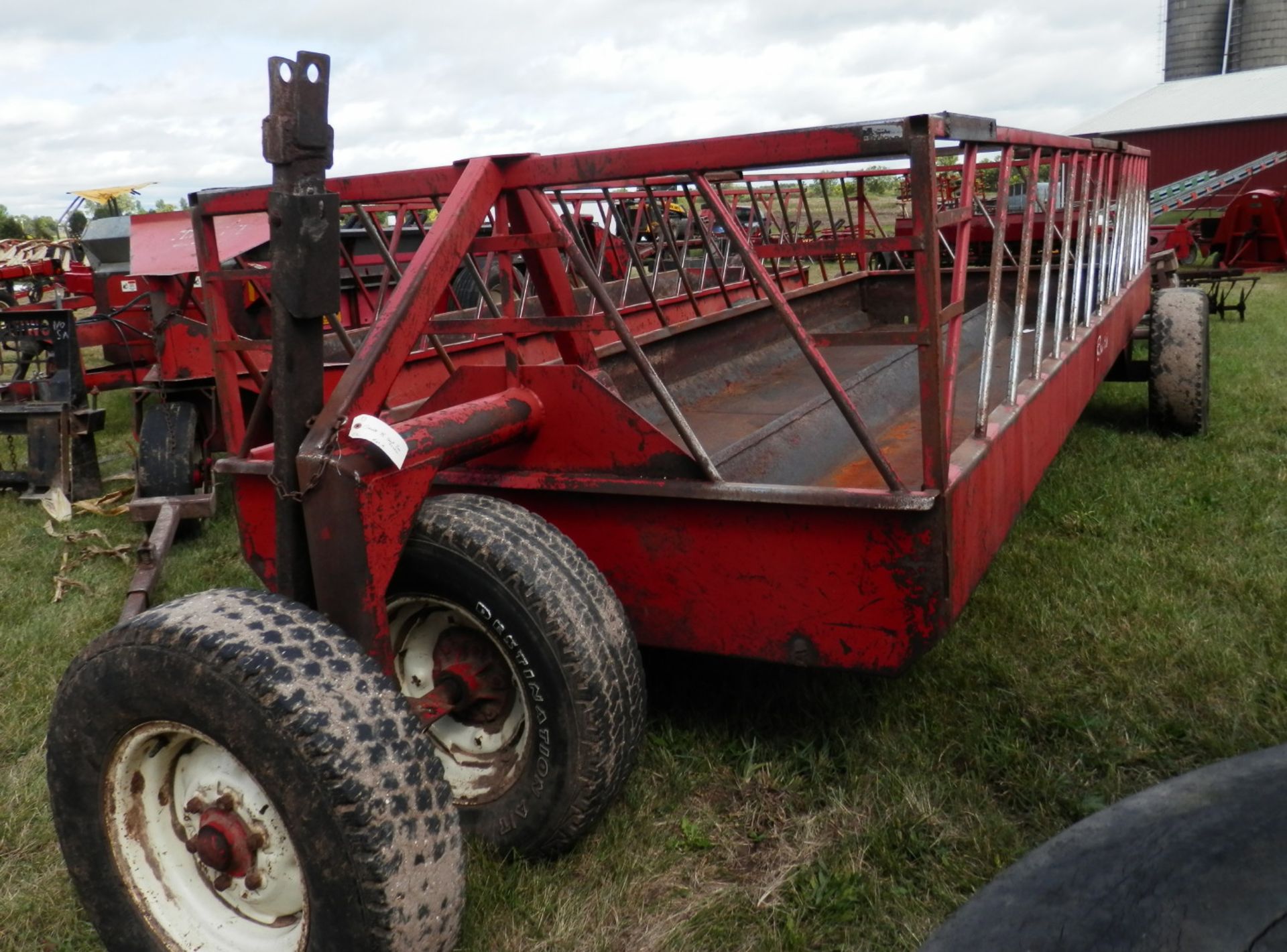 GRUETT 6'x18' SLANT BAR FEEDER WAGON