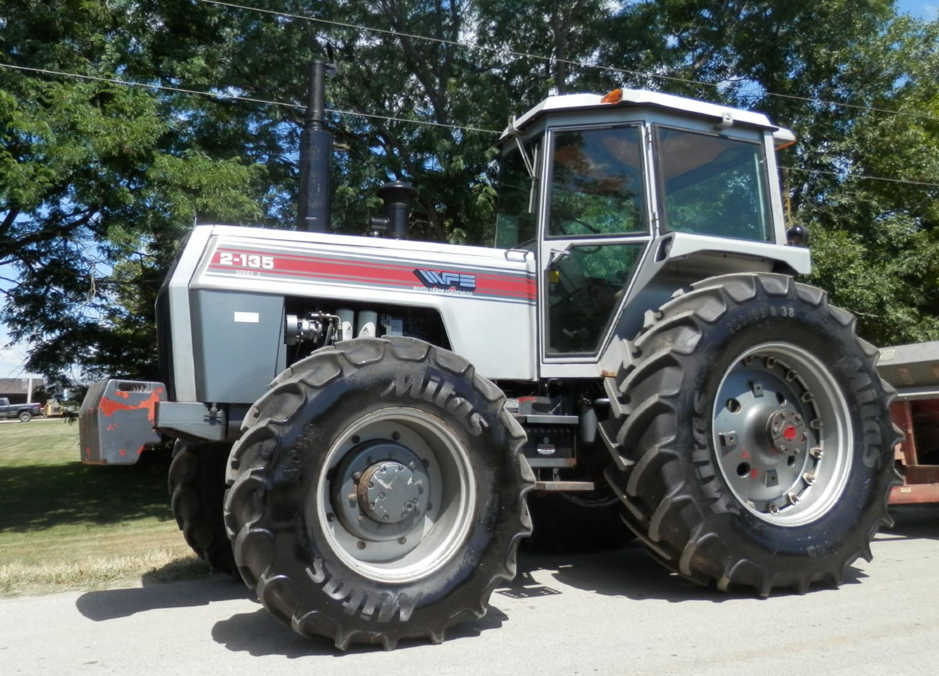 WHITE 2-135 SERIES 3 MFWD TRACTOR