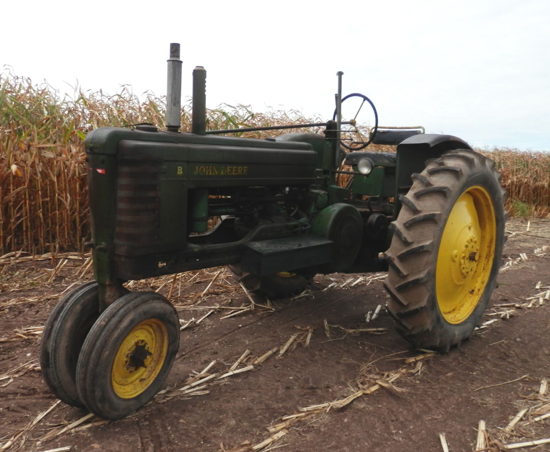 JD B Tractor