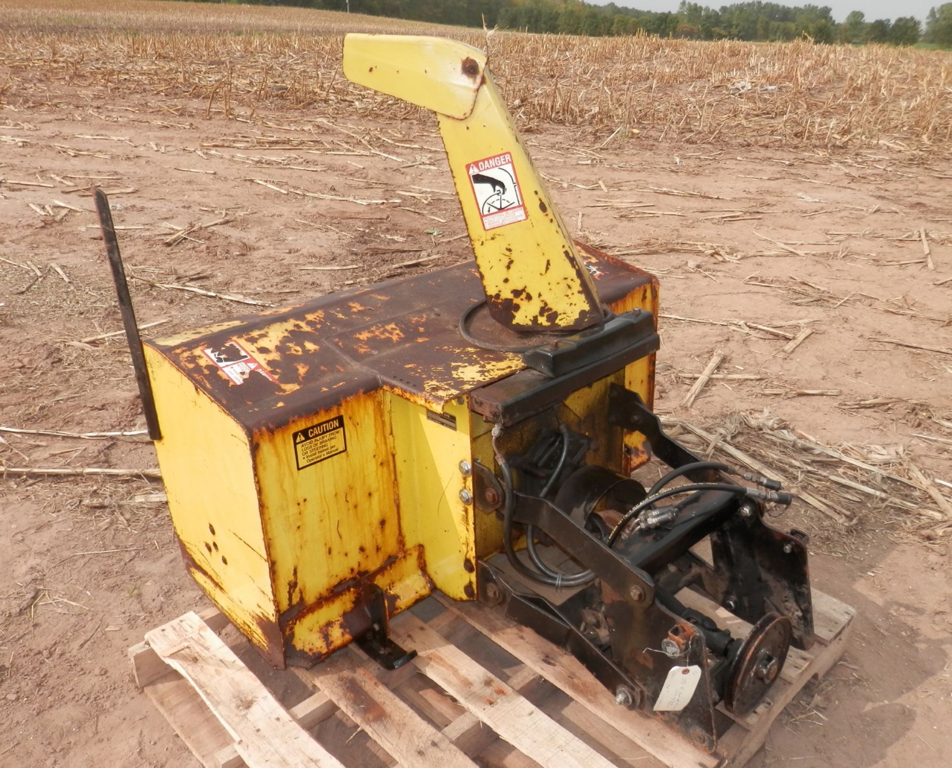 JOHN DEERE 318 GARDEN TRACTOR - Image 7 of 11