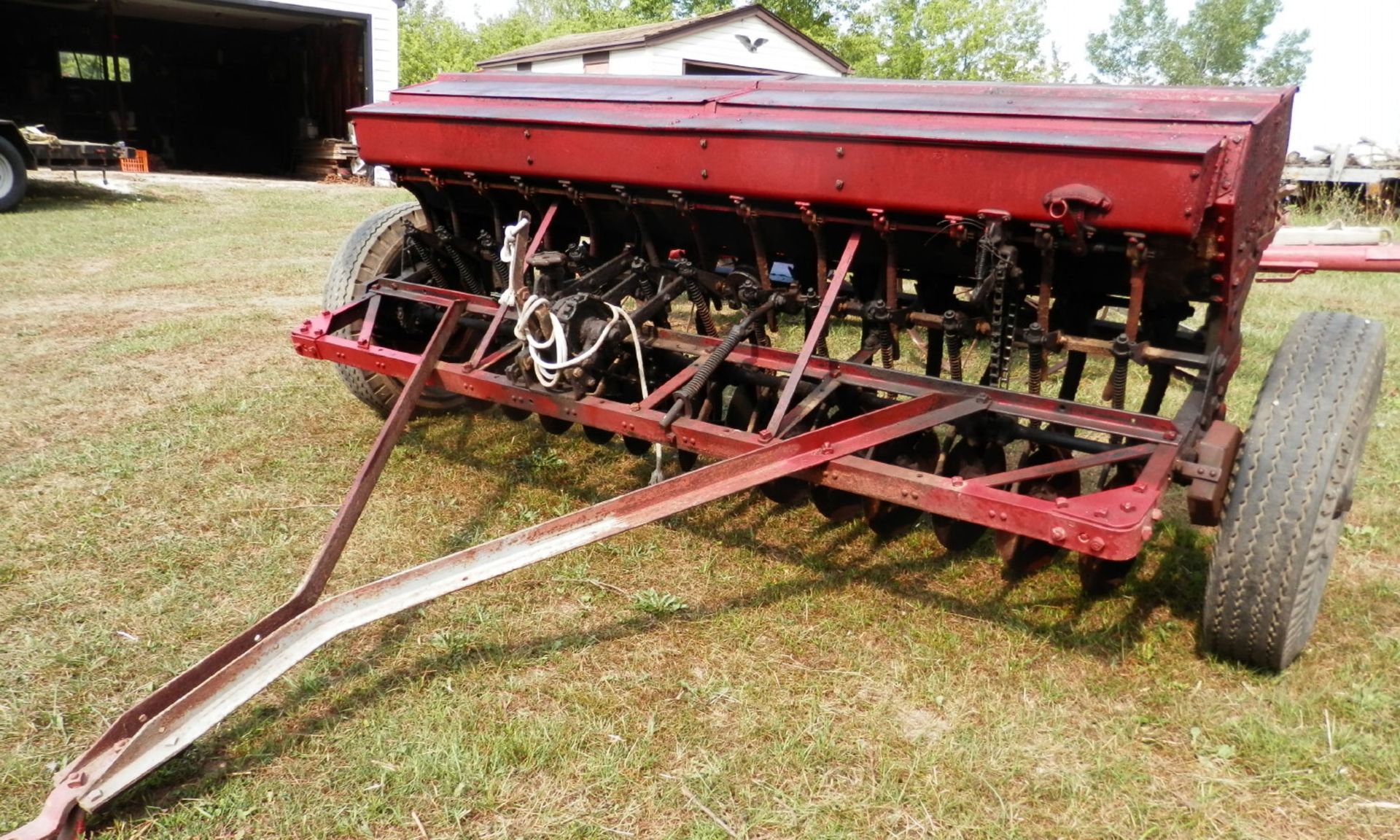 MASSEY FERGUSON 33 10' GRAIN DRILL