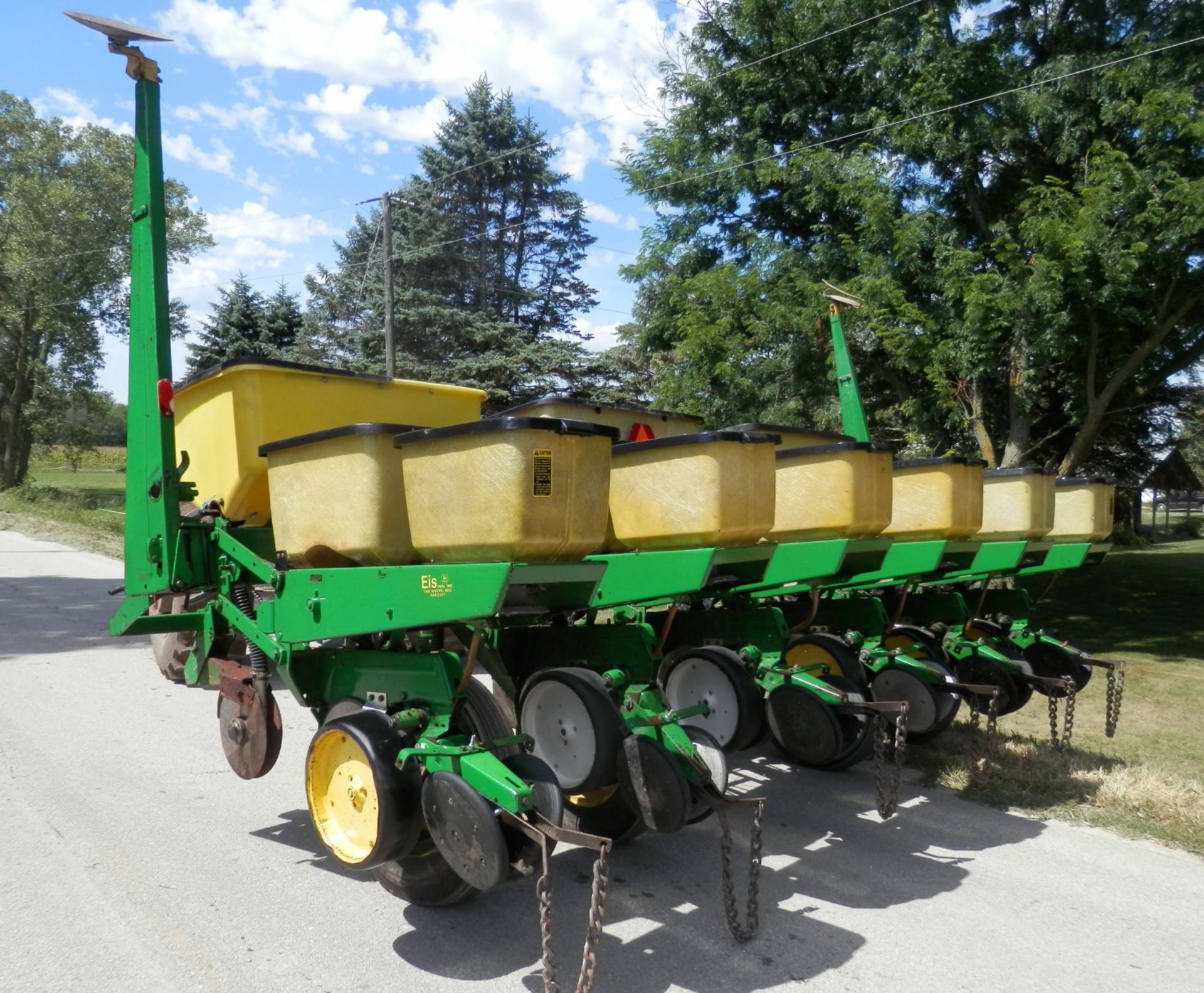 JOHN DEERE 7000 6R NARROW PLANTER - Image 4 of 6