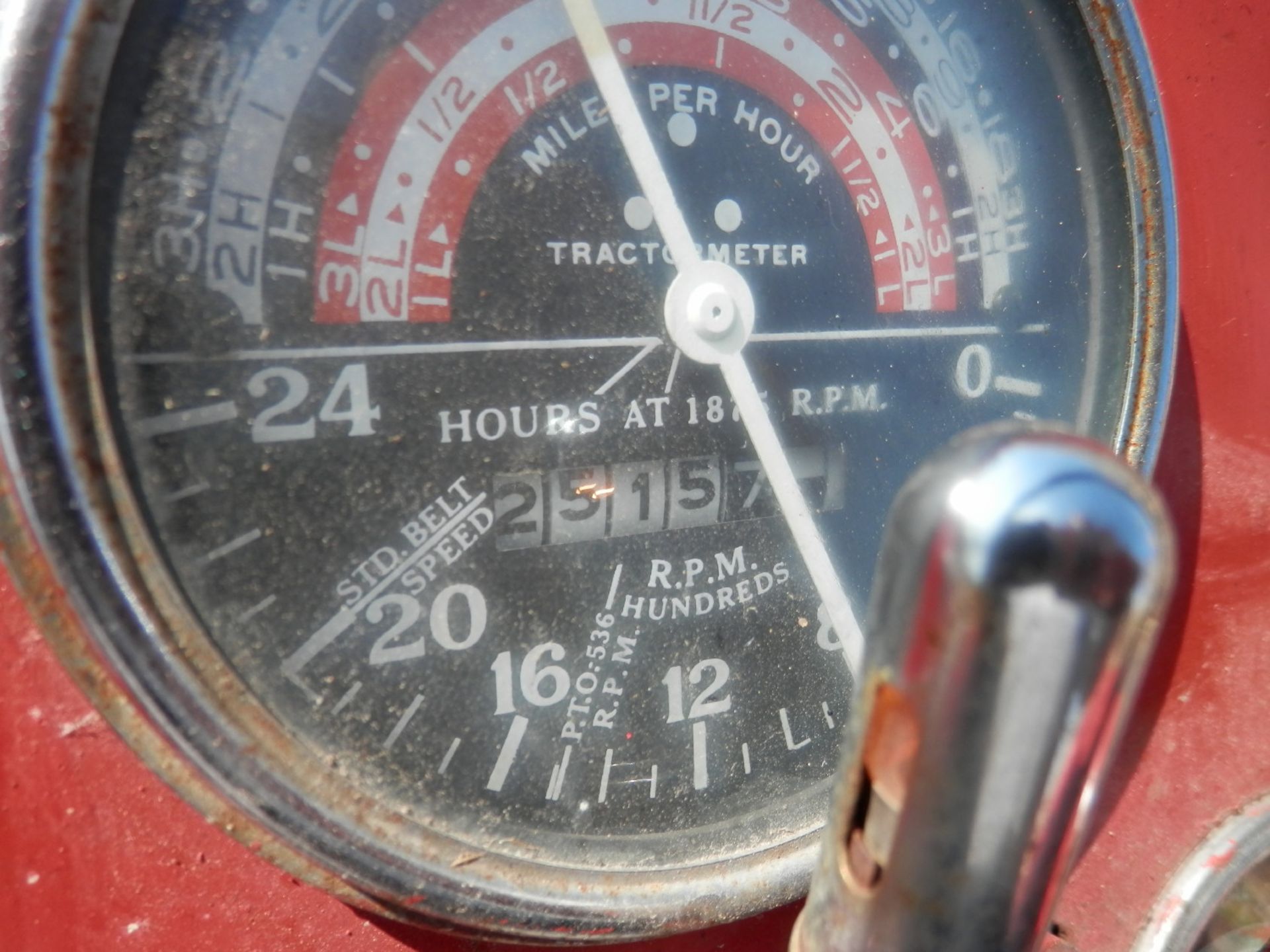 MASSEY FERGUSON 65 GAS TRACTOR - Image 5 of 9