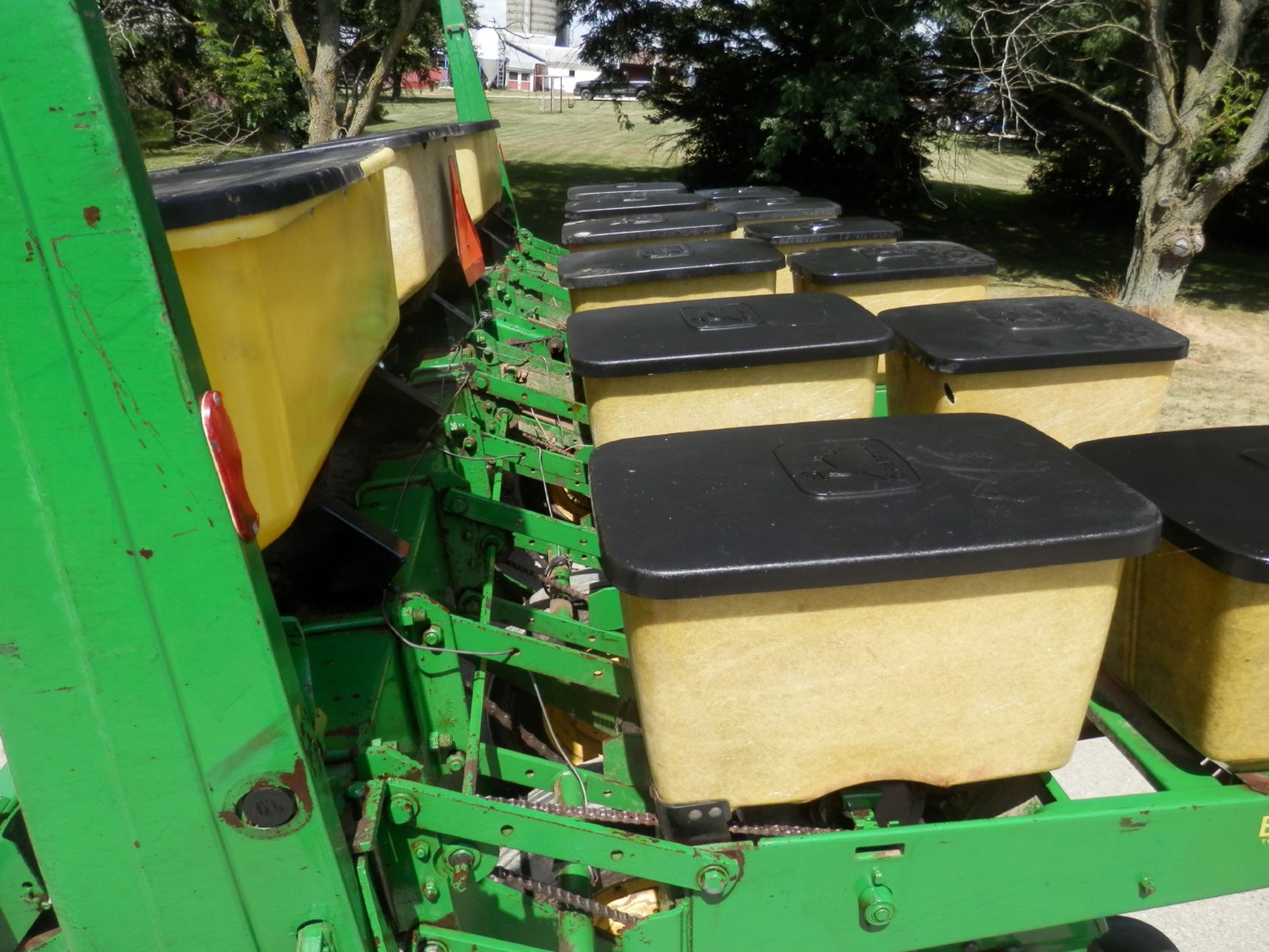 JOHN DEERE 7000 6R NARROW PLANTER - Image 6 of 6