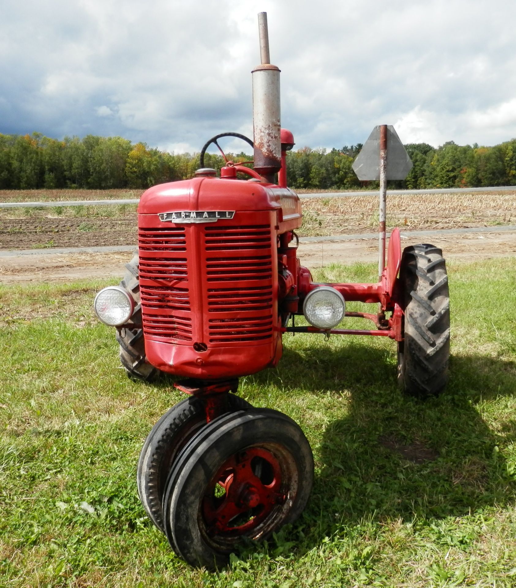 IH FARMALL B TRACTOR - Image 2 of 7