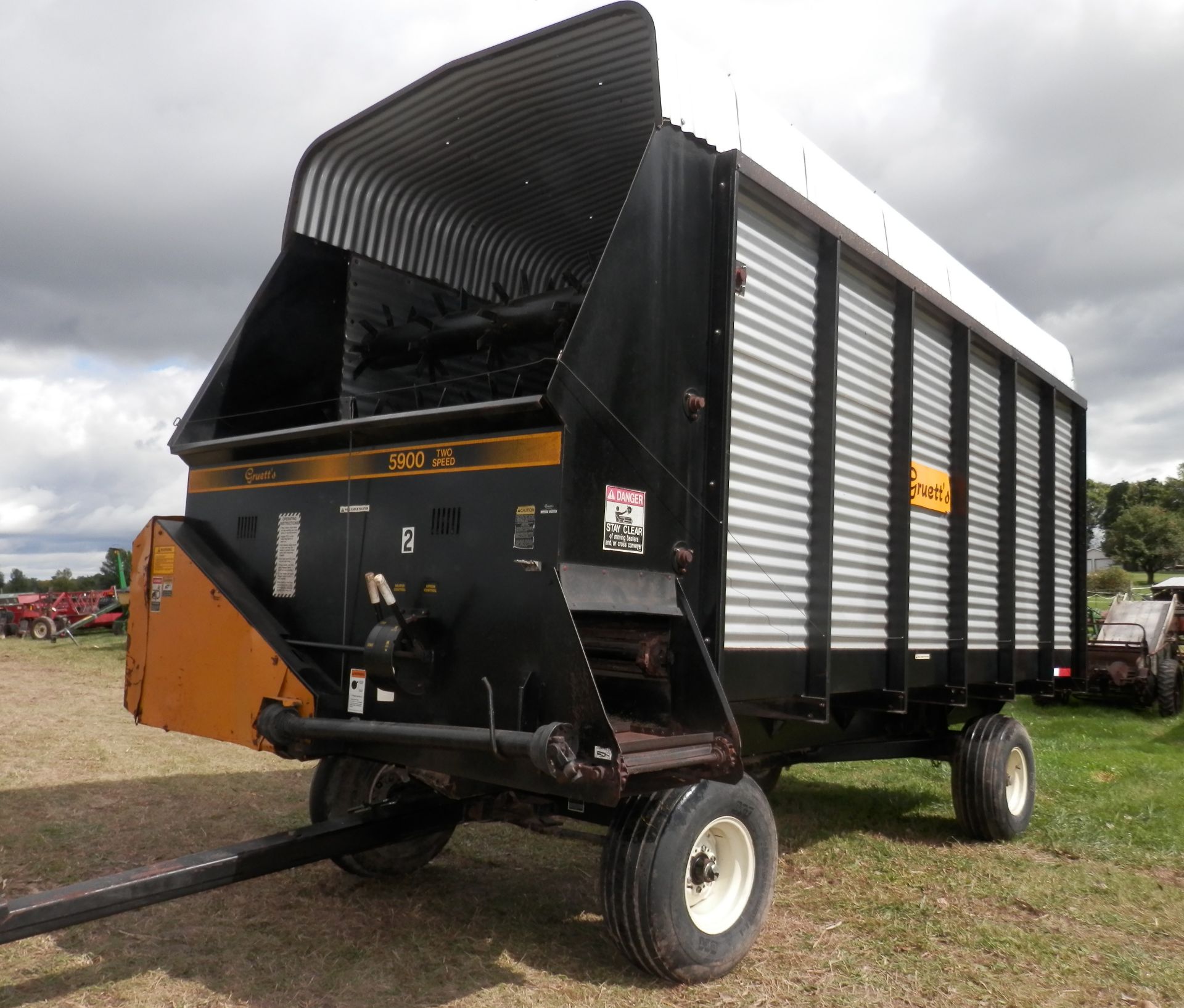 GRUETT 5900 16' LH FORAGE WAGON