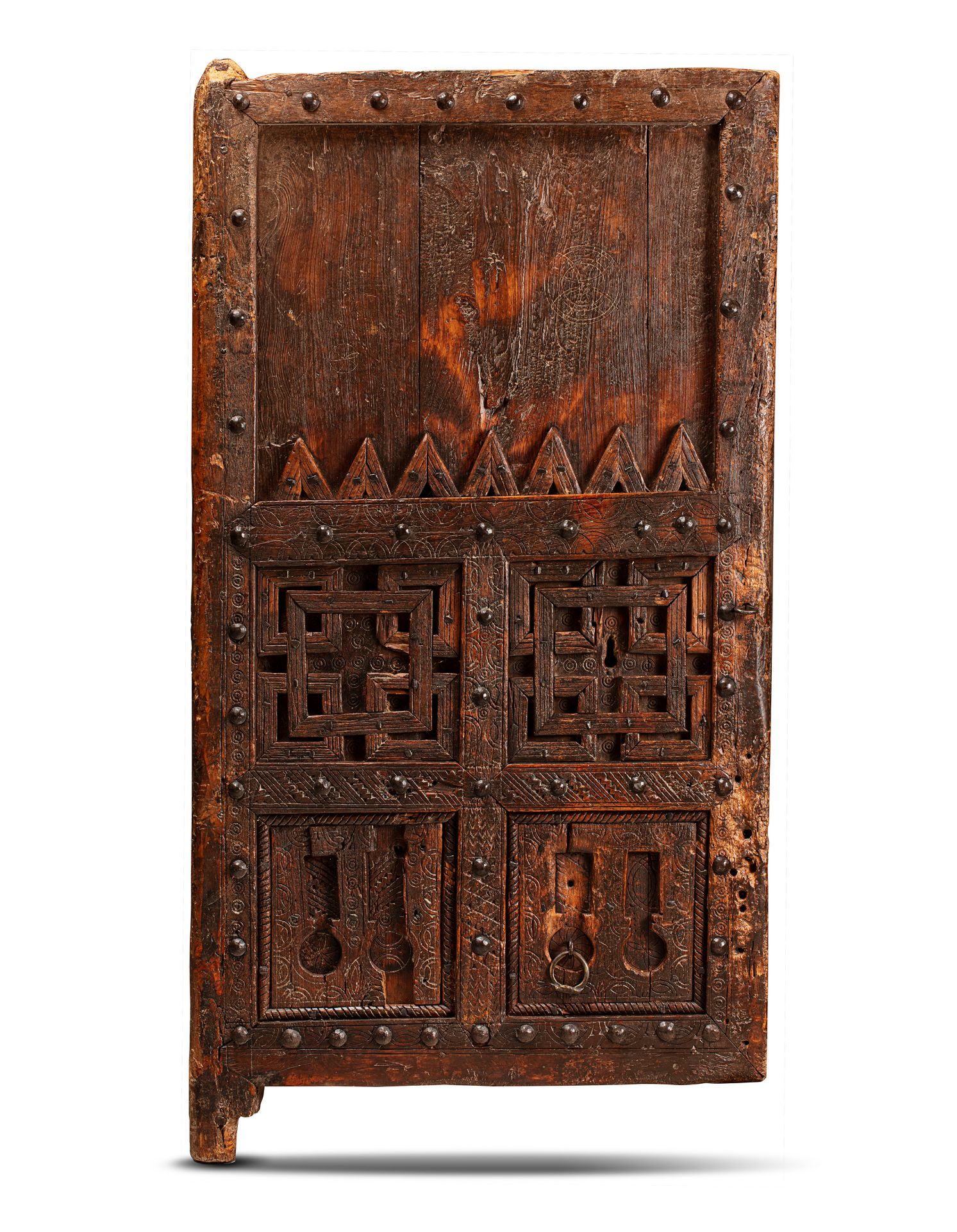 Porte berbère - Maroc, XIXe siècle - En bois naturel sculpté à motifs [...]