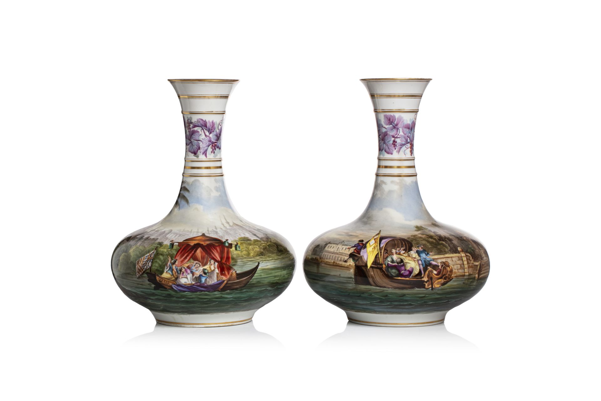 Paire de grands vases - France, Époque Charles X (1824-1830). - En porcelaine [...]