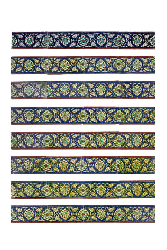 Ensemble de 32 carreaux de frises d'inspiration Iznik - BOULENGER céramiste, [...]