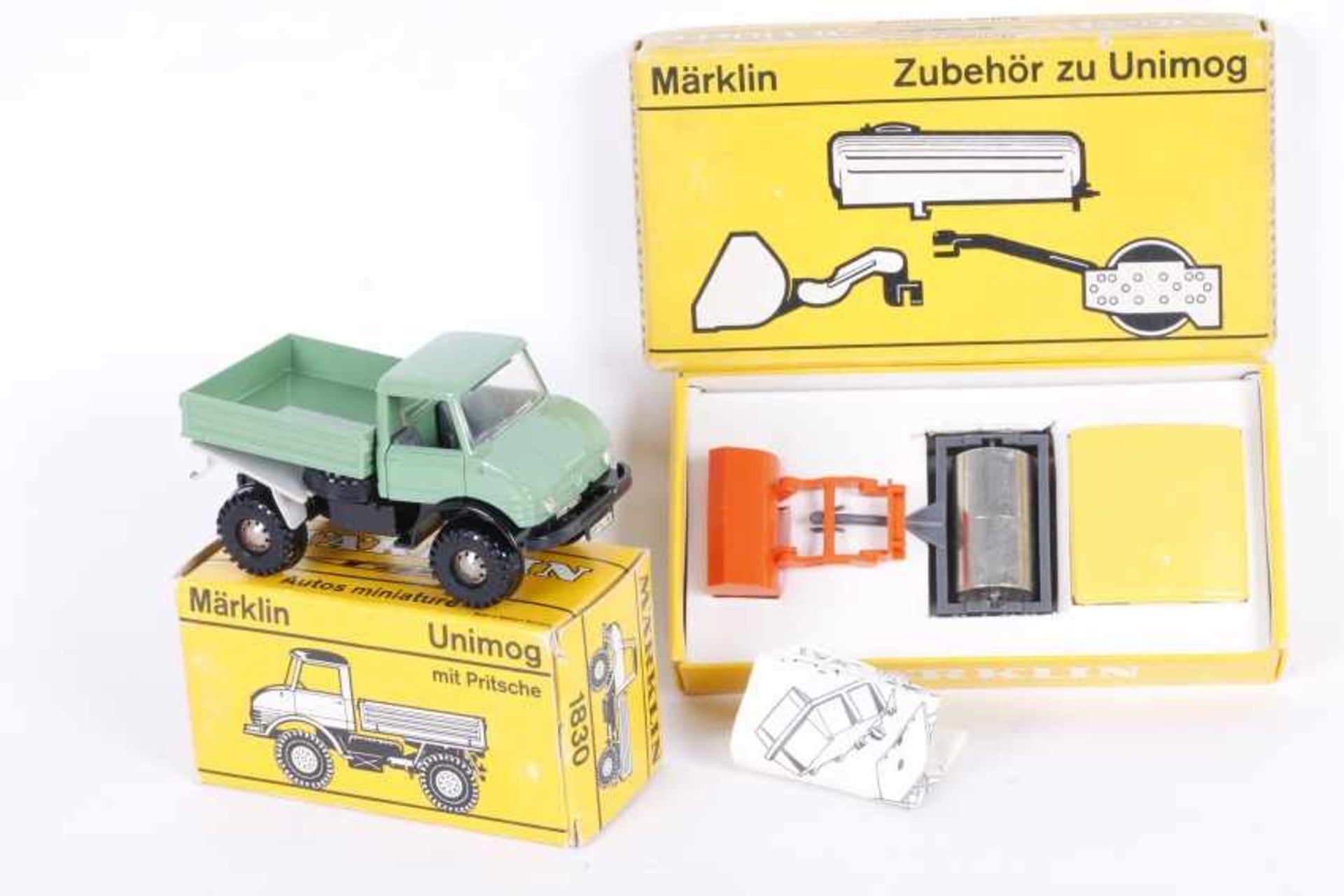 Märklin 1830 und 1832, Unimog mit Zubehör<b