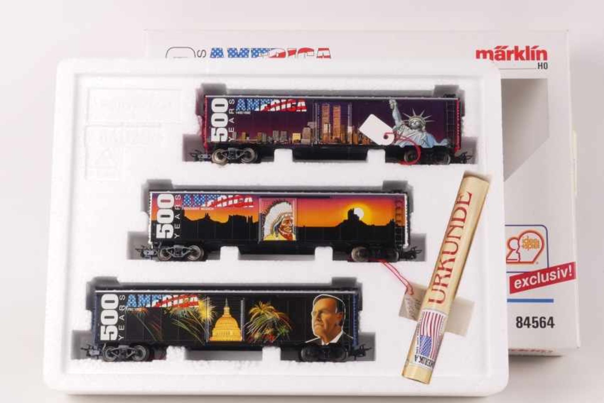 Märklin 84564Märklin 84564, Special Box Car Set, drei Wagen "500 YEARS AMERICA", sehr gut