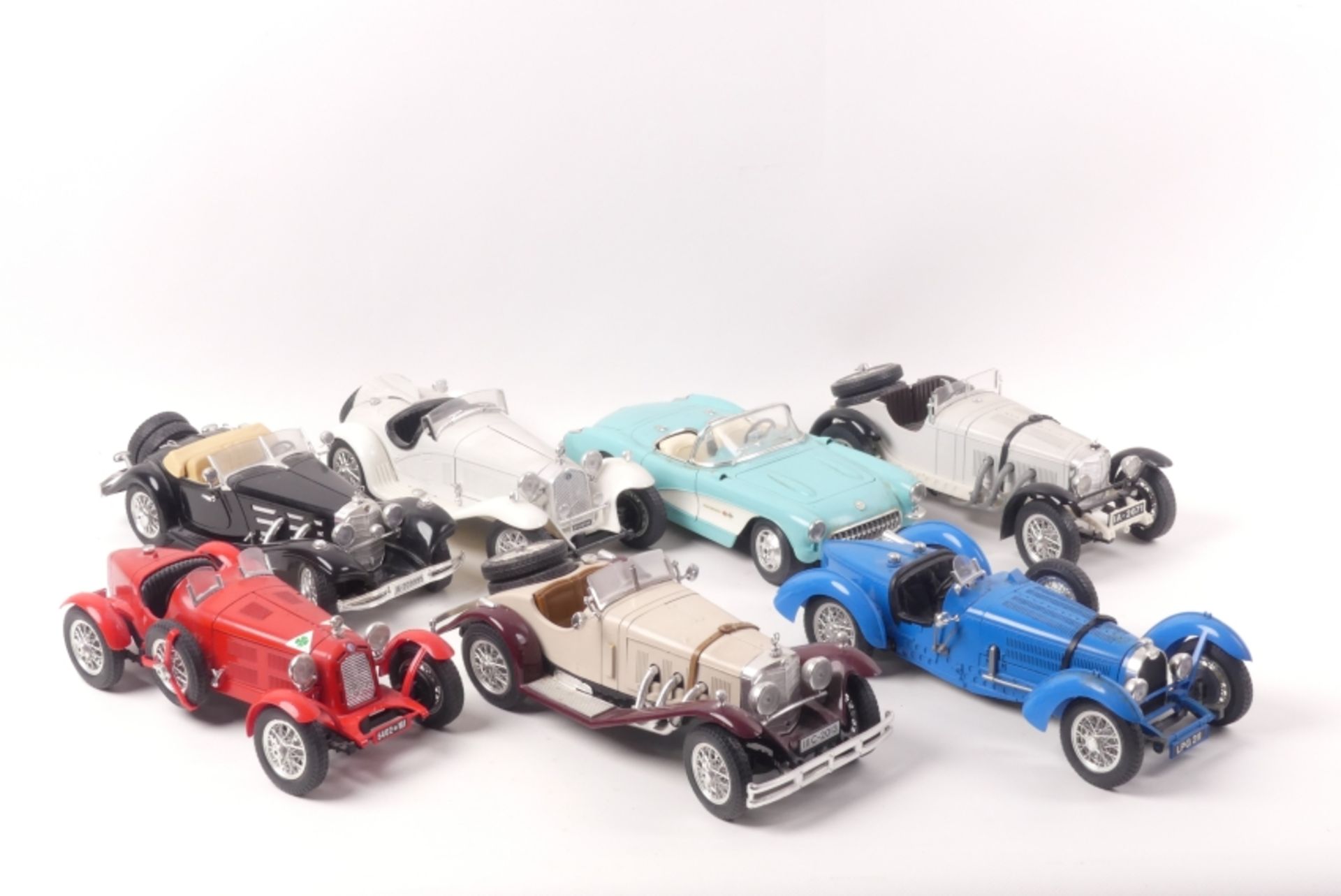 Bburago 7 Modellautos im Maßstab 1:18, u.a. Bugatti, Alfa, Mercedes. verschiedene Typen, mit Alte