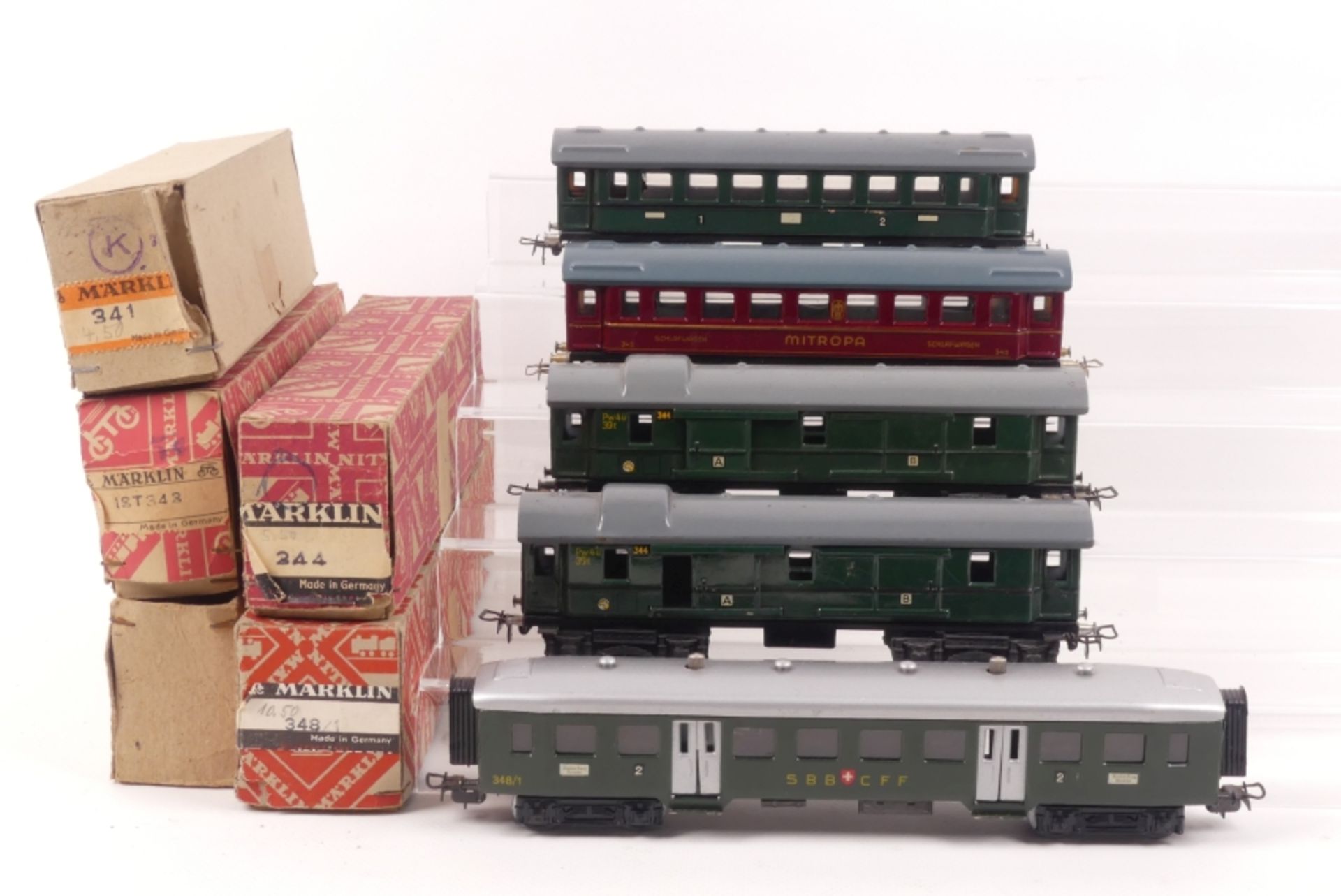 Märklin vier 340er Wagen, 341, mehrteilige Gussdrehgestelle, 343, Blechdrehgestelle, zwei 344, meh