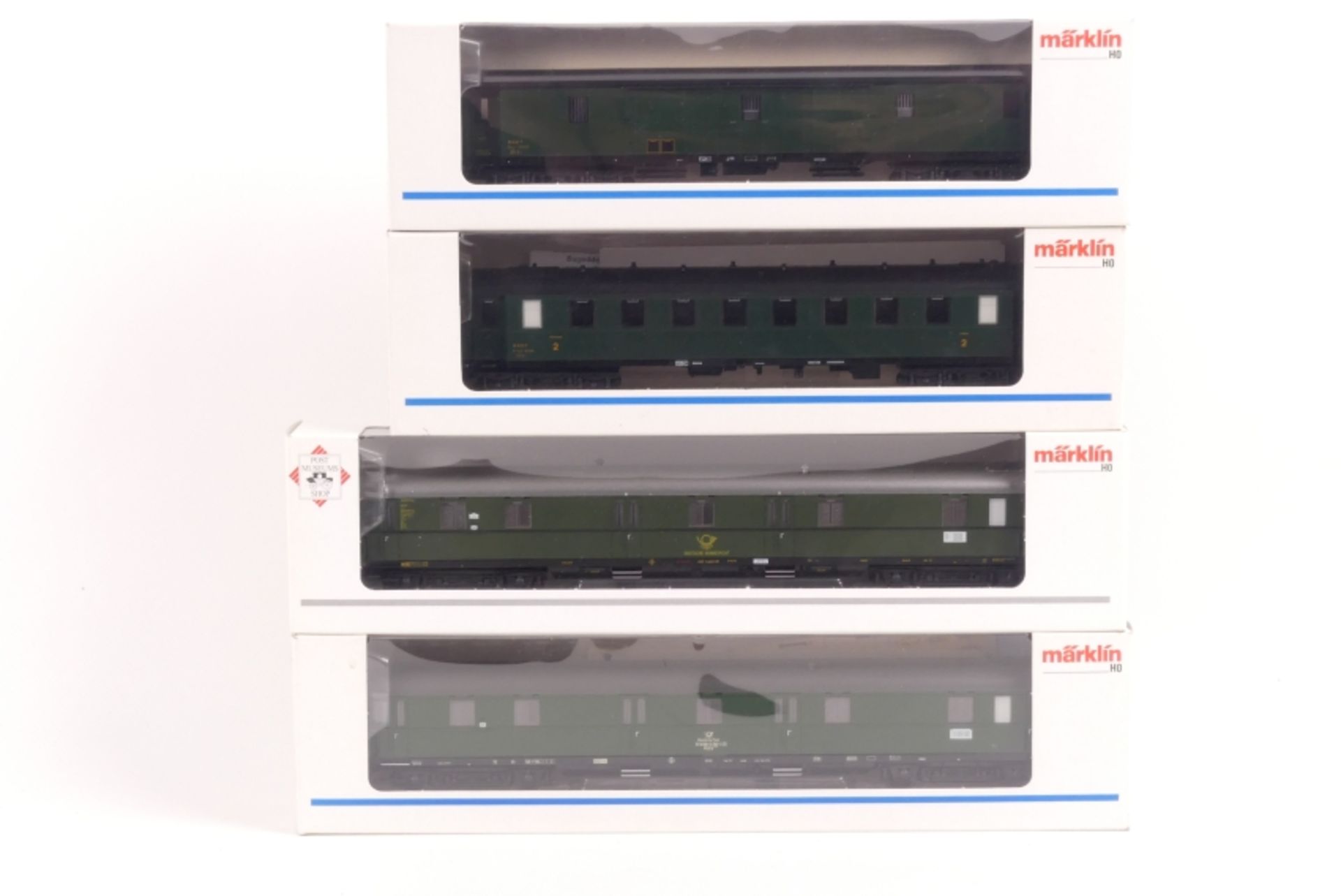 Märklin zwei Postwagen 43262, 43269, zwei Wagen der SNCF, davon ein Personenwagen 4245 und ein Geb