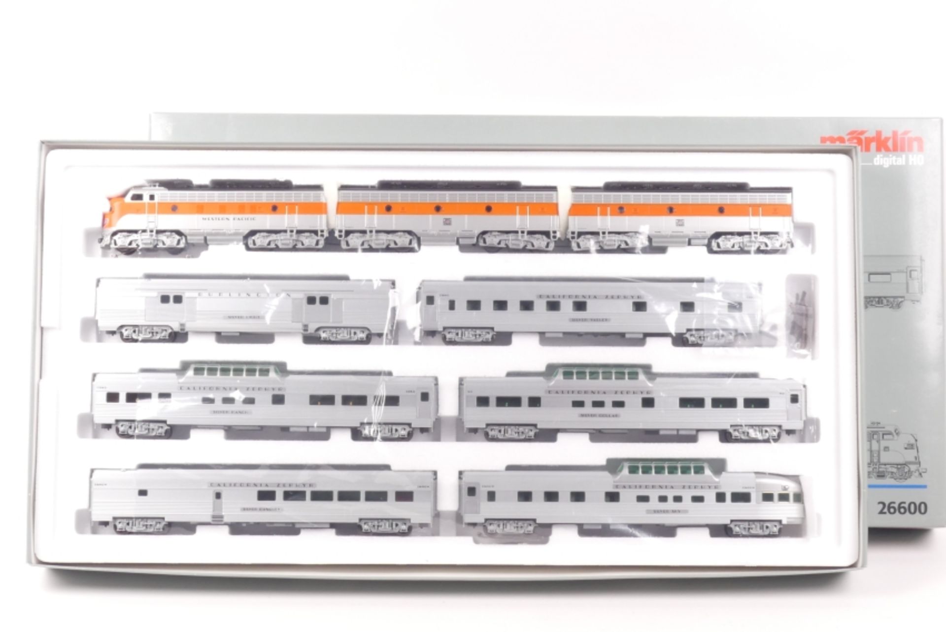Märklin 26600, US Zug-Set `California Zephyr´, Dreifach-Lok F7 A+B+B, sechs Schnellzugwagen `Stre