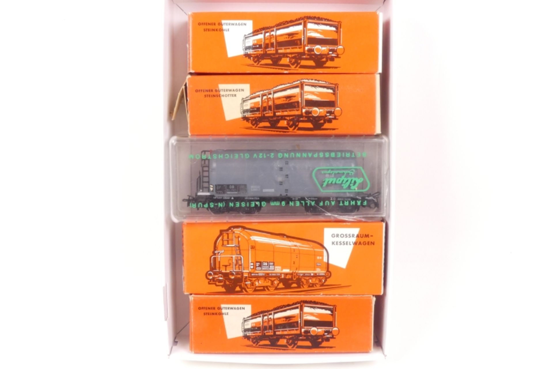 Märklin fünf Güterwagen, zwei 4621, einmal mit und ohen Ölfleck und ORK, drei 4604, zwei ORK,