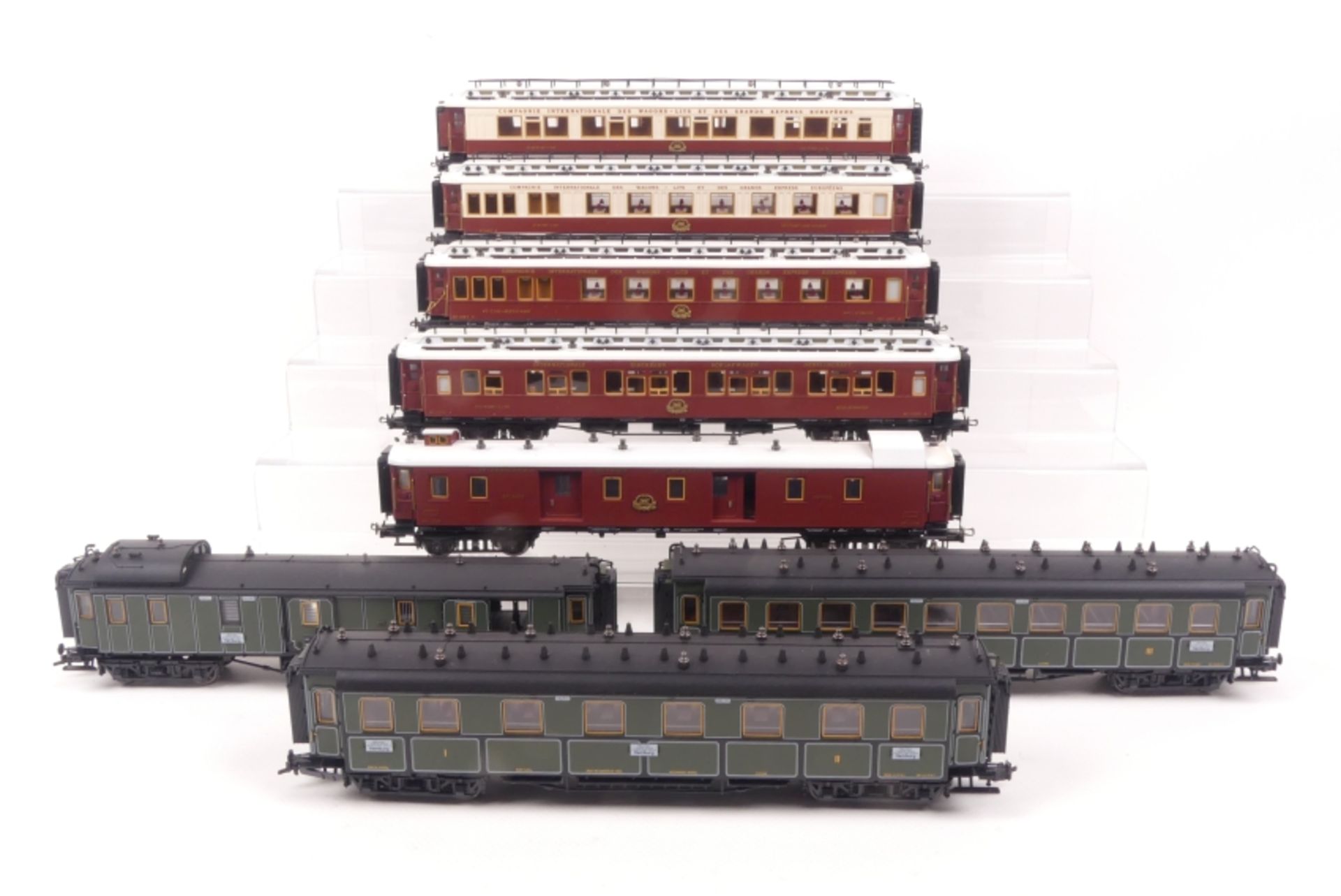 Trix acht Personenwagen, fünf Orient Express, drei D-Zug Wagen, Kleinteile fehlen, ohne ORK, guter