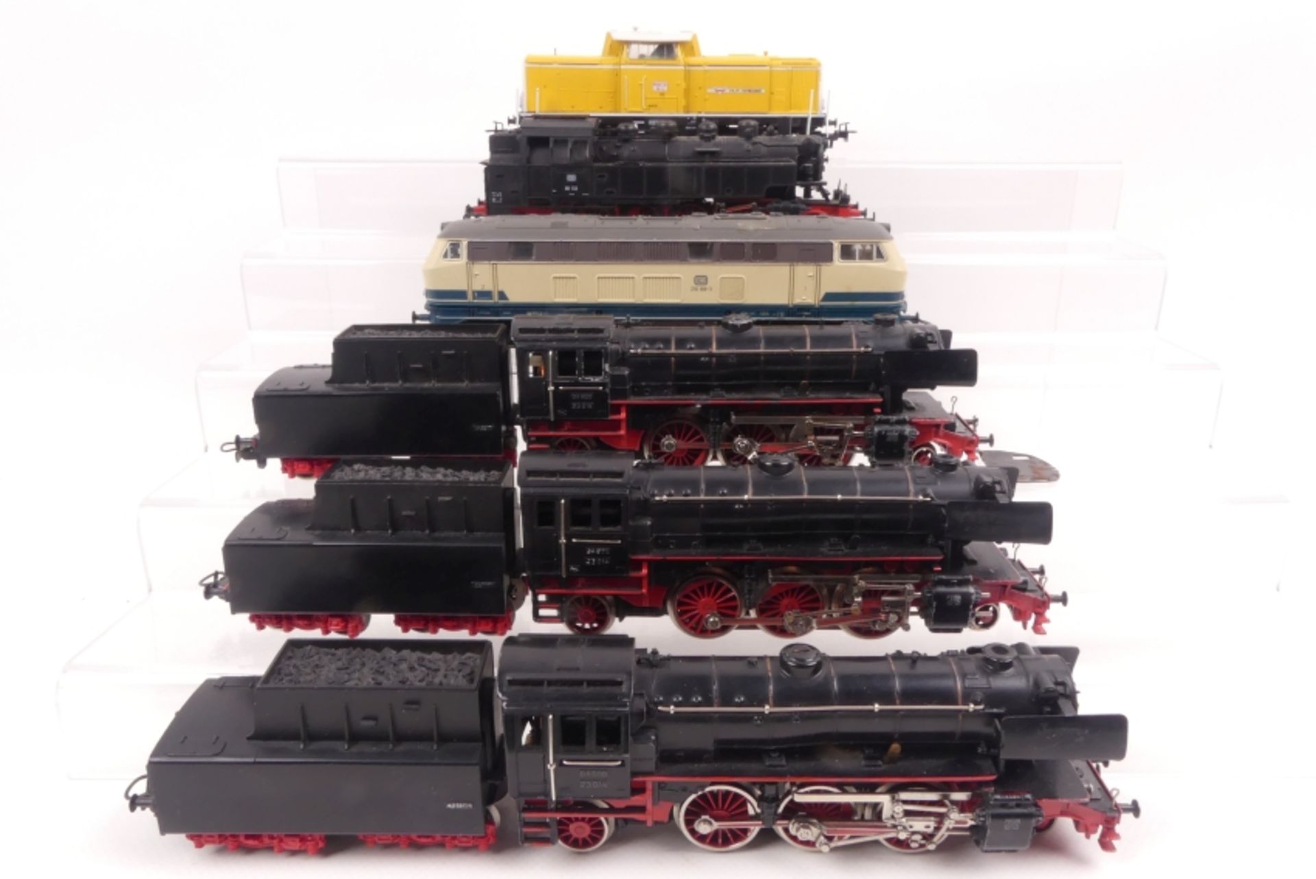 Märklin sechs Loks, Alters- und Gebrauchsspuren, `DA 800´ "23 014" schaltet, fährt nicht