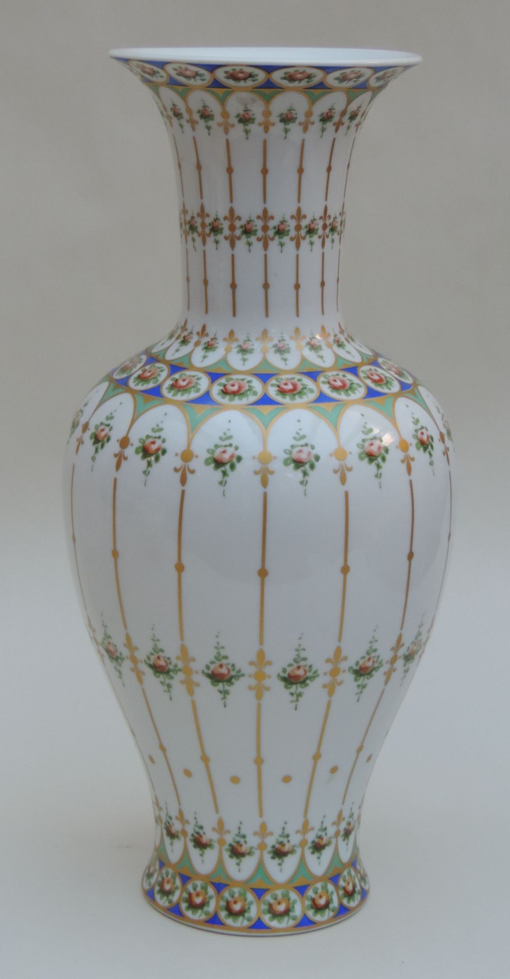 BALUSTERVASE, Selb, Krautheim & Adelberg Porzellanfabrik, 1945-1977, Spalierbogendekor gold/blau/