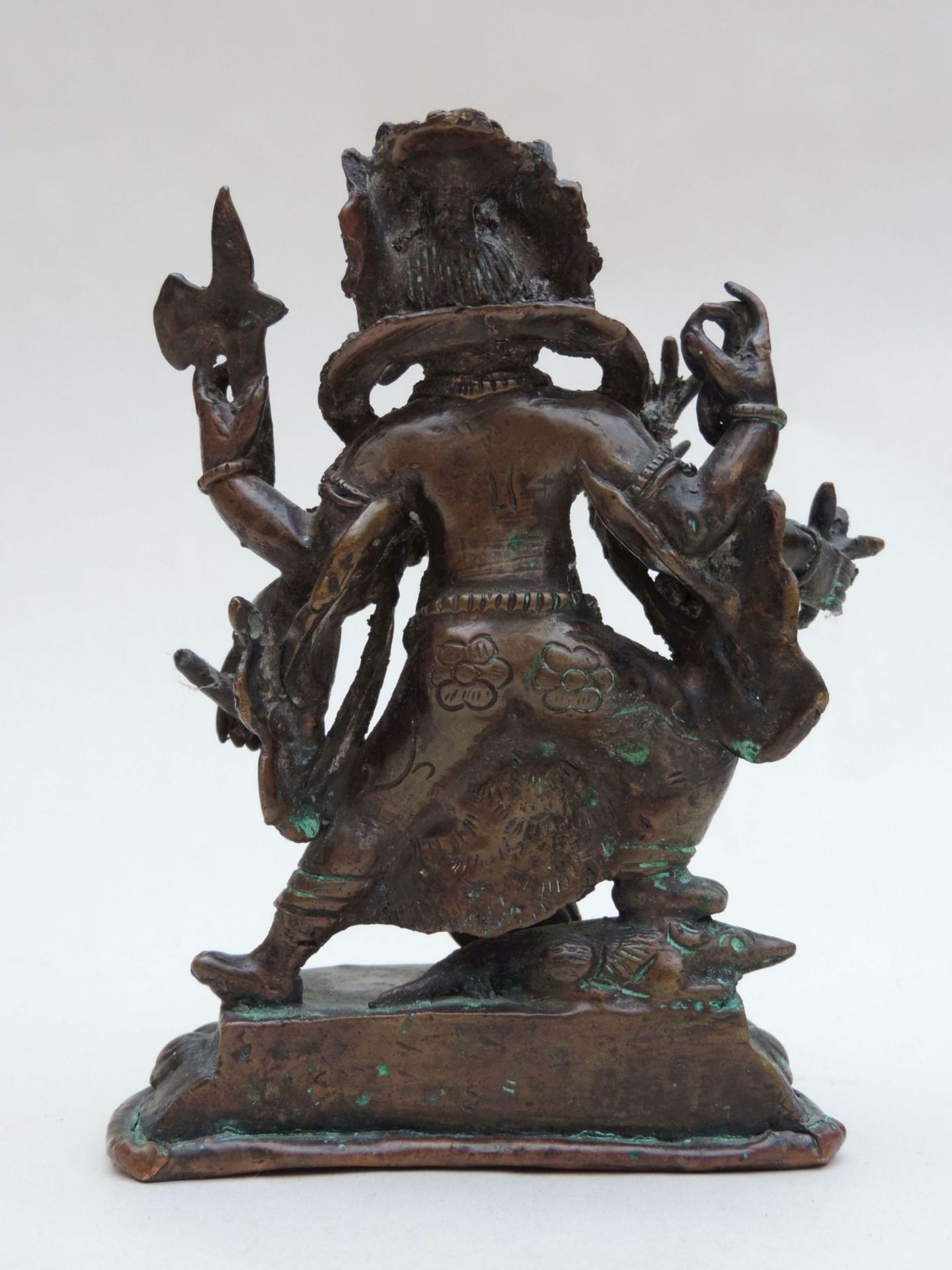 GRUPPE, Indien, 19./Anf 20.Jh., Bronze, Shiva in Elefantengestalt, zahlreiche Attribute, 15 x 12 - Image 2 of 2