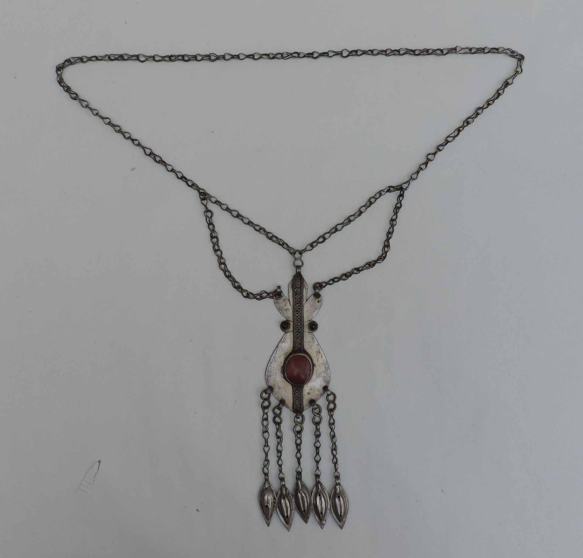 BRUSTSCHMUCK, Teke-Turkoman, 1.H.20.Jh., Beduinensilber, Wirkketten, botekförmiger Schild,