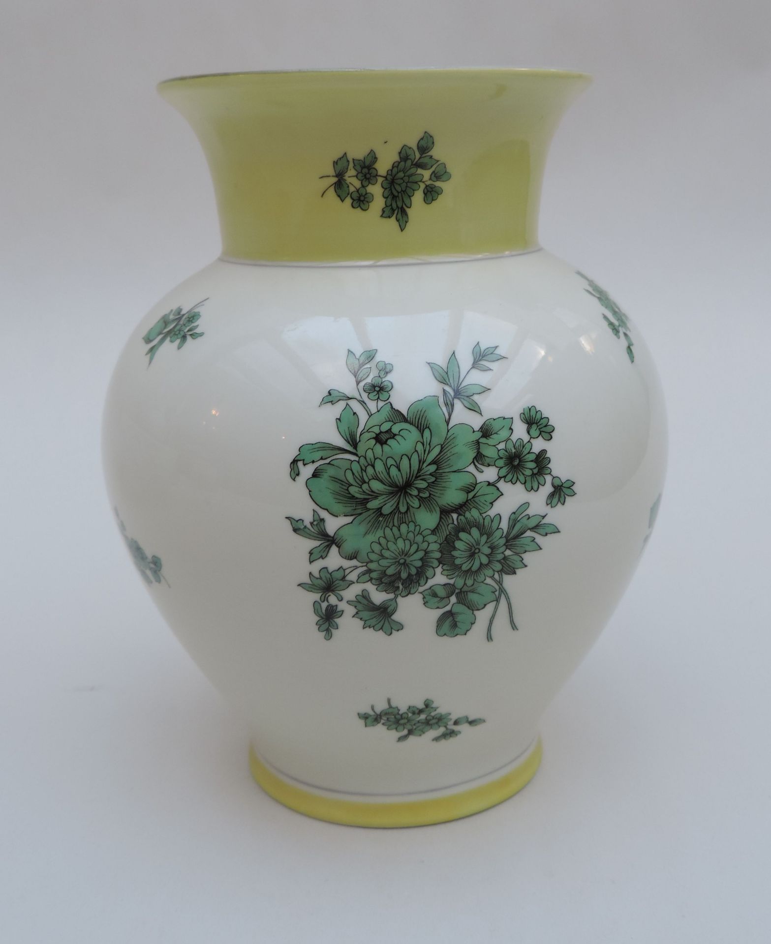 VASE, Marktredwitz, Manuf F. Thomas Ivory, 1945ff, balusterförmiger Korpus, cremegrundig m gelbem