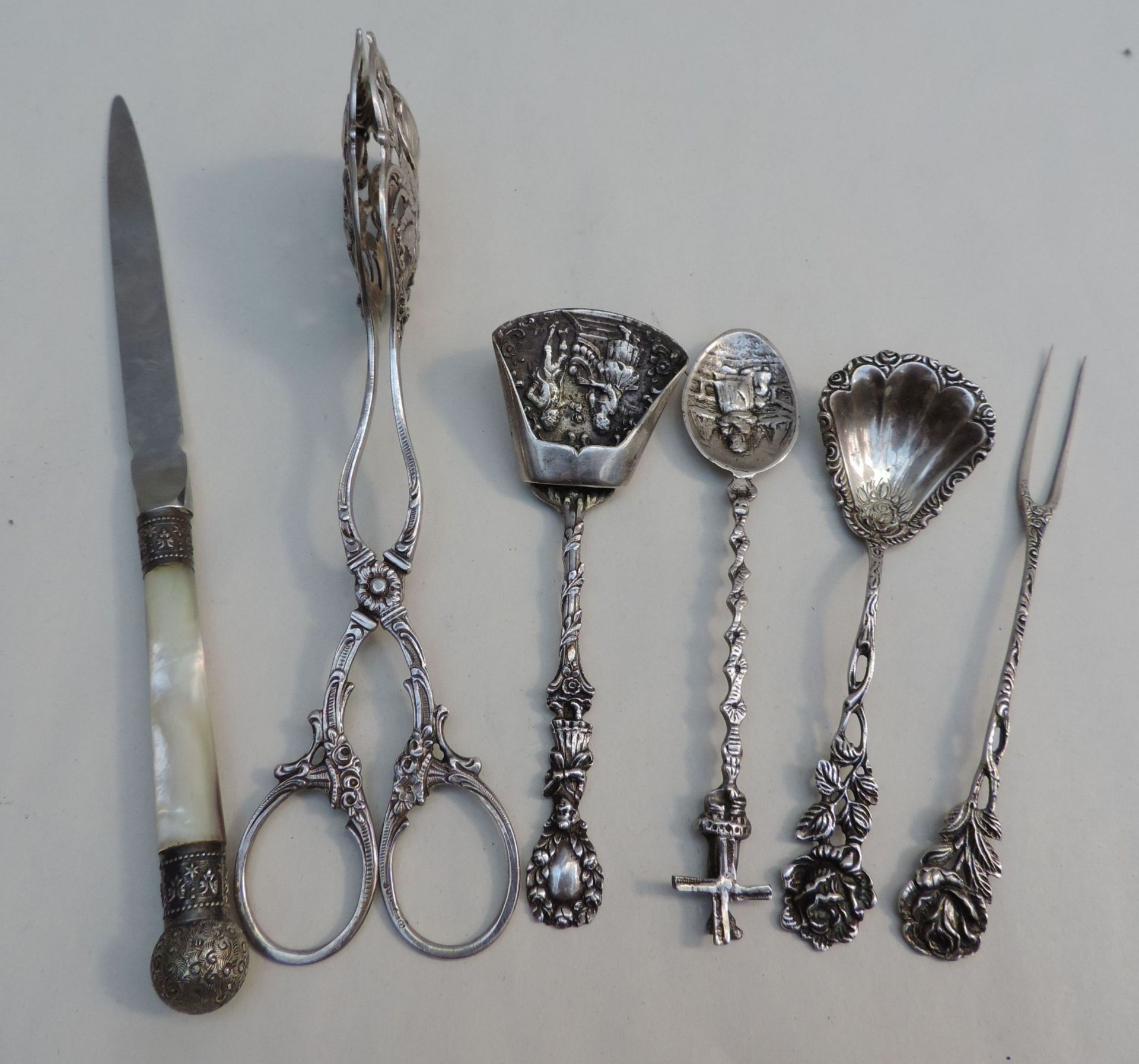BESTECKTEILE, Konv von 18, 800-Silber, dabei Tortenschaufel, 2 Teeschäufelchen und 2 -löffel, 4 - Image 2 of 2