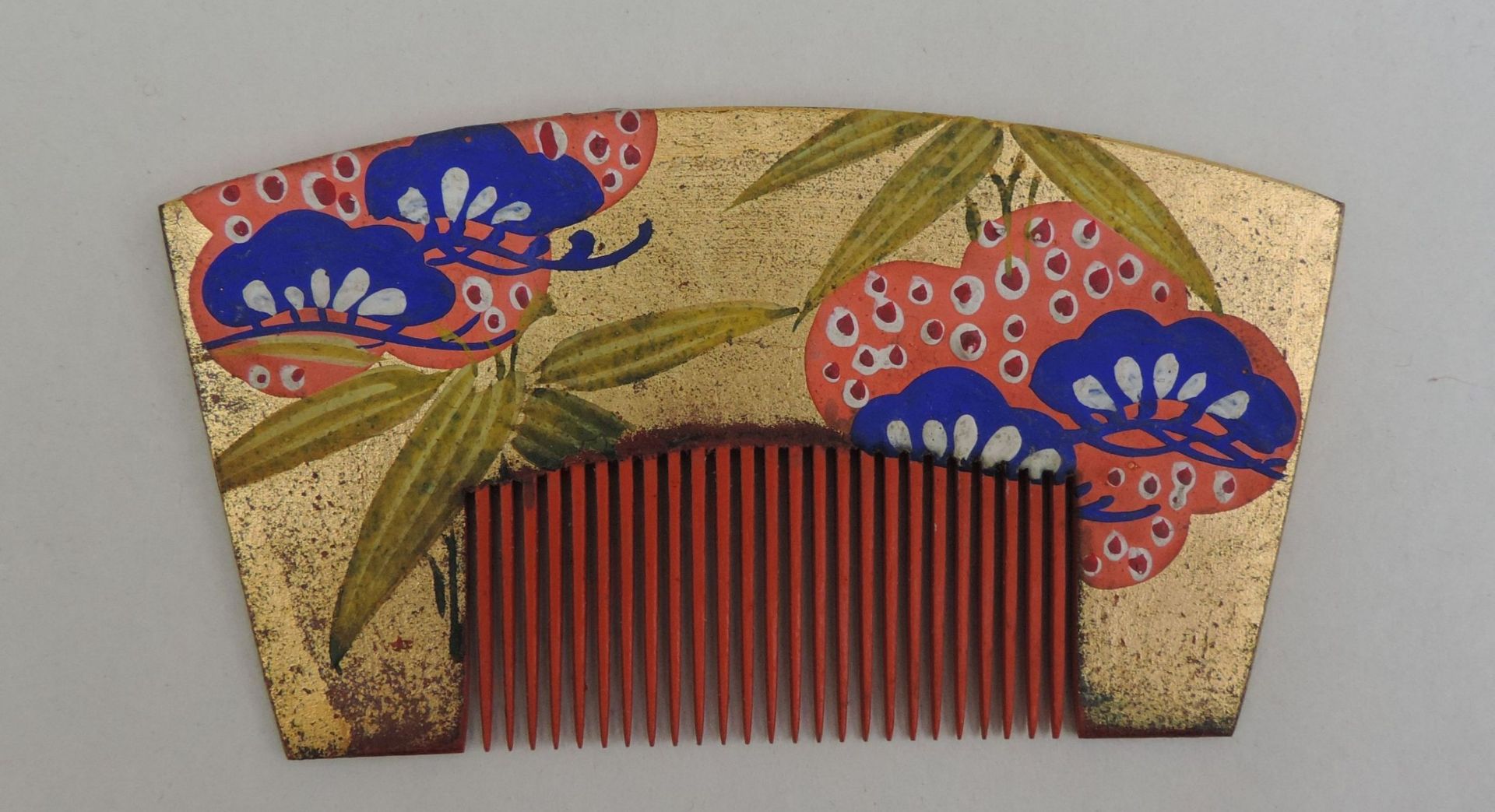 ZIERAMM, Japan, 30er Jahre 20.Jh., Holz, eckig m abgerundter Oberkante, gold und polychrom auf rotem