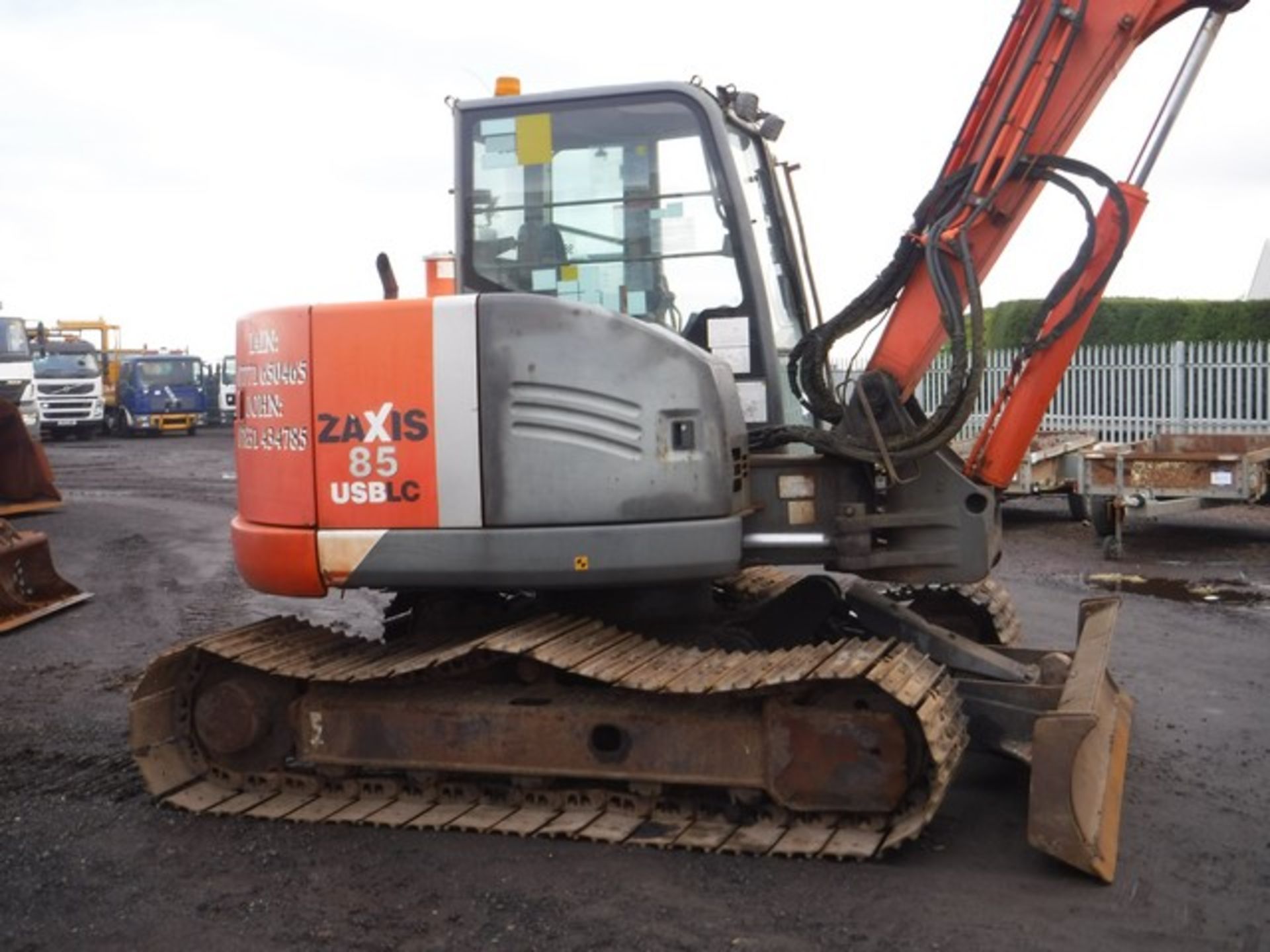 2009 HITACHI 360 EXCAVATOR ZAXIS 85 C/W 3 BUCKETS AND QUICK HITCH 6441HRS (NOT VERIFIED) - Image 10 of 27