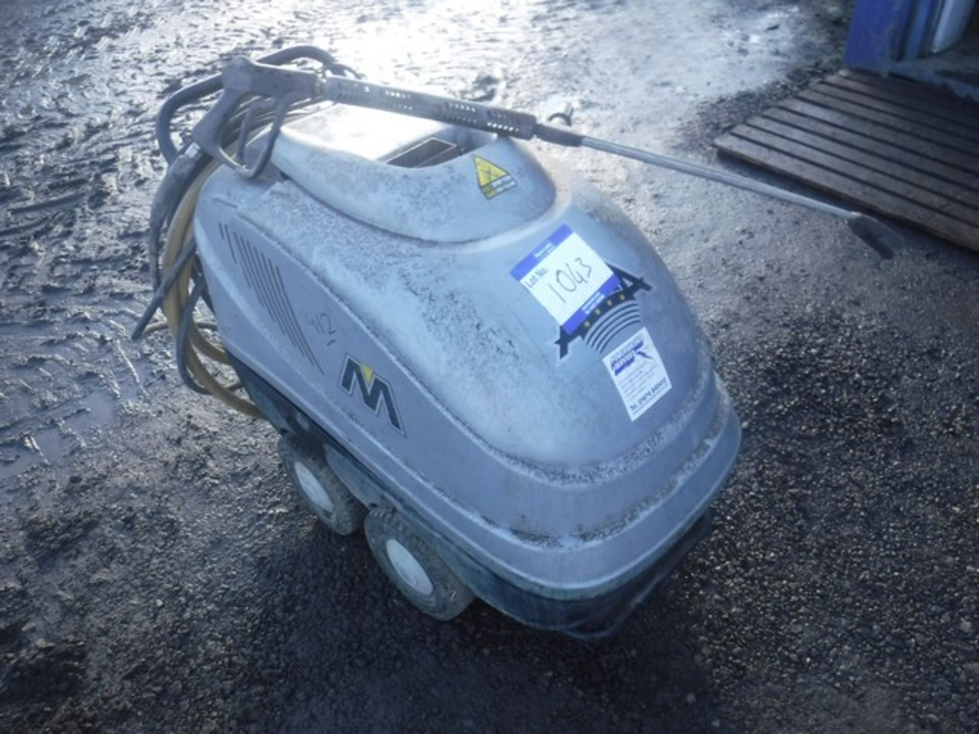 ARKA POWER WASHER DIESEL HOT AND COLD C/W HOSES AND GUN **SPARES OR REPAIR**