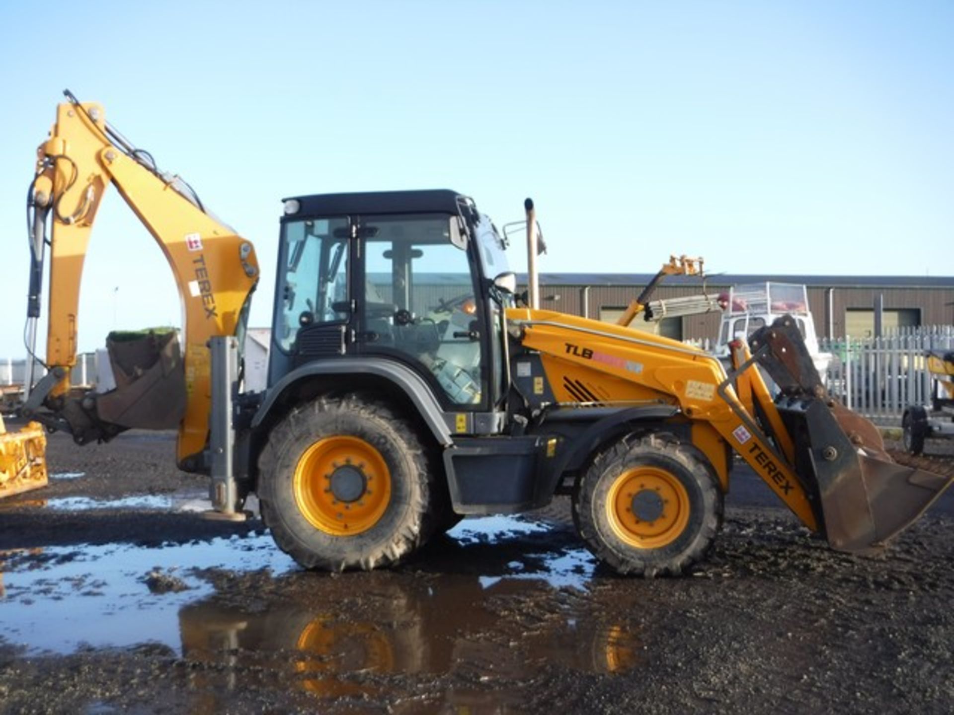 2013 TEREX TLB890 BACKHOE C/W 3 BUCKETS -- 3763HRS (NOT VERIFIED) REG - SN13FMO SN - SMFJD4DCEDGMS1 - Image 5 of 37