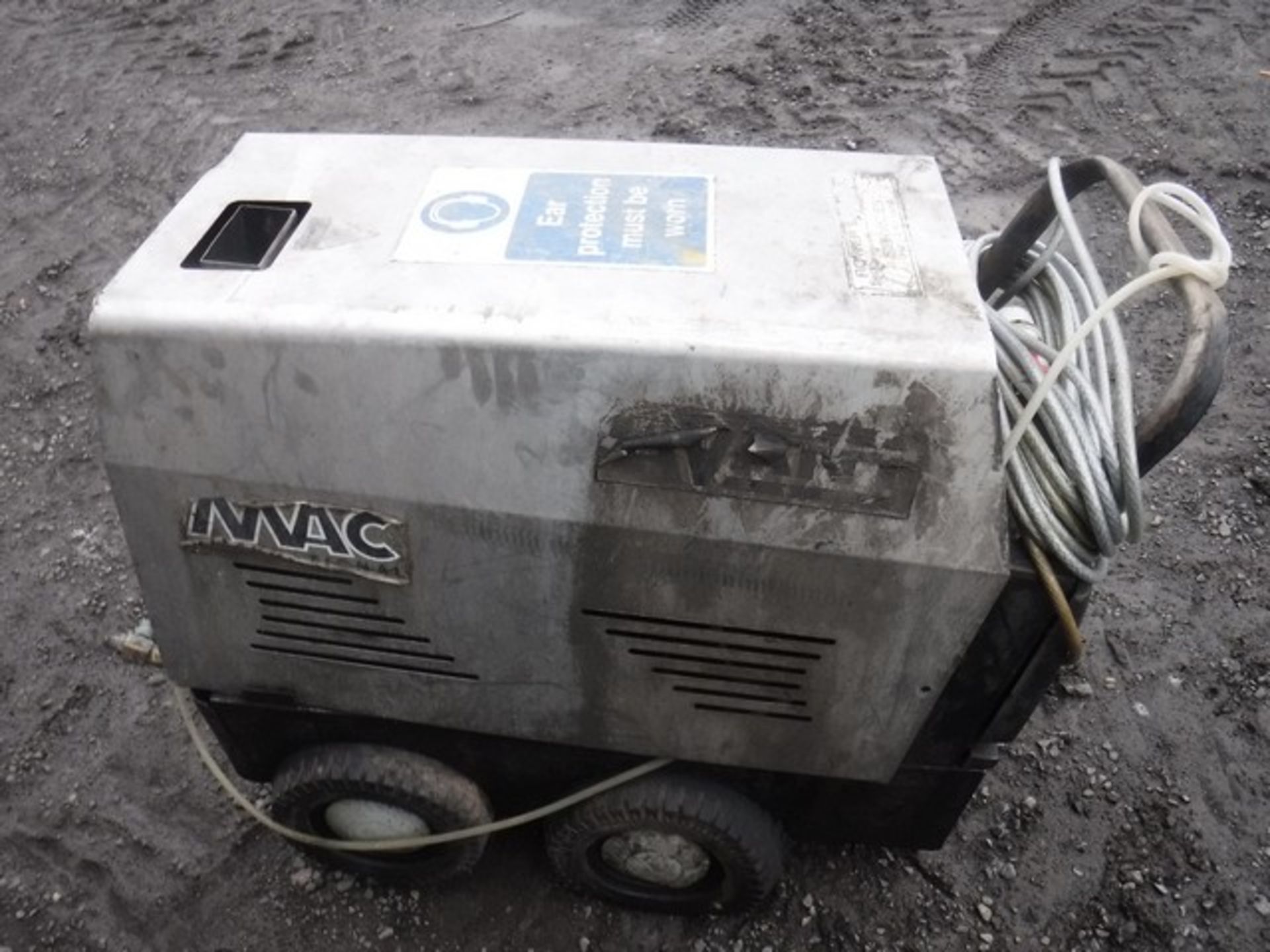 MAC AVANT POWER WASHER - HOT AND COLD **NO GUN** - Image 7 of 10