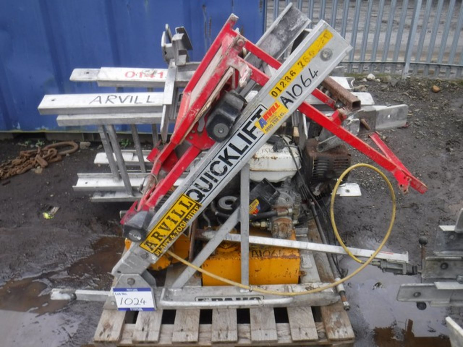 PAUS BUILDERS HOIST C/W GENERATOR HONDA GX270 PETROL ASSET NO - A1064 - YEAR 2000 ***SPARES OR REPAI - Image 2 of 12