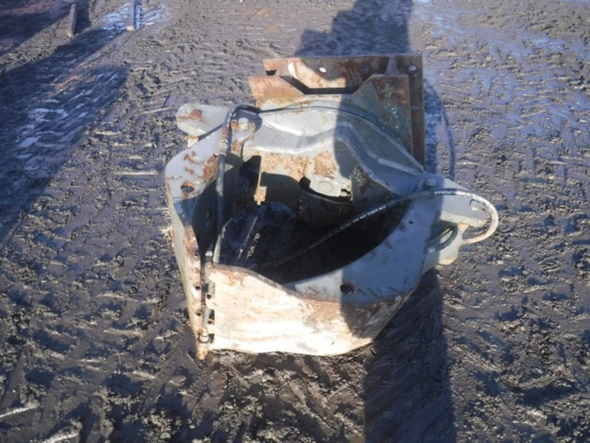 CLAMSHELL BUCKET - Image 3 of 5