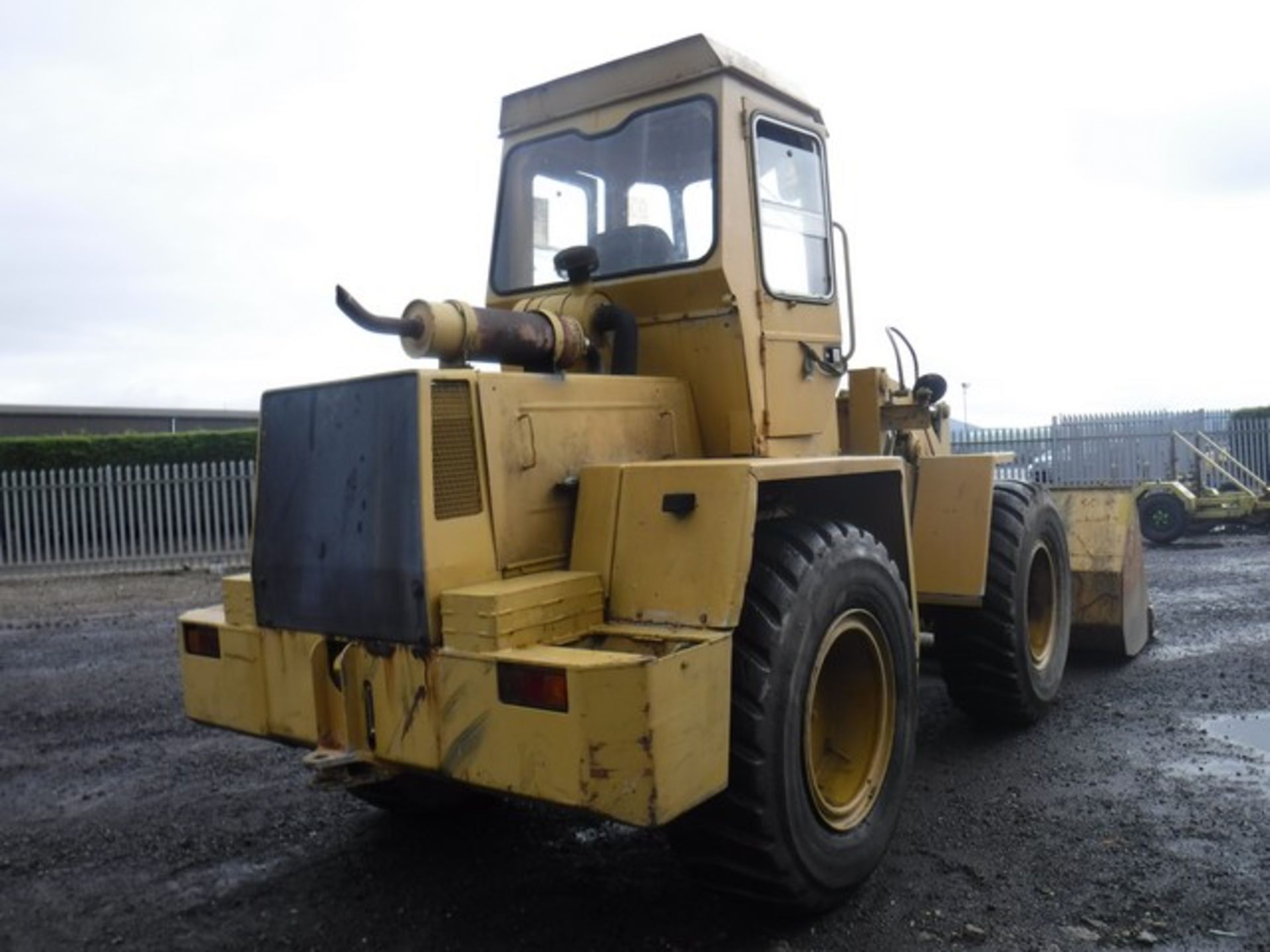 BRAY LOADING SHOVEL C/W BUCKET AND 4 IN 1 BUCKET - Image 16 of 23