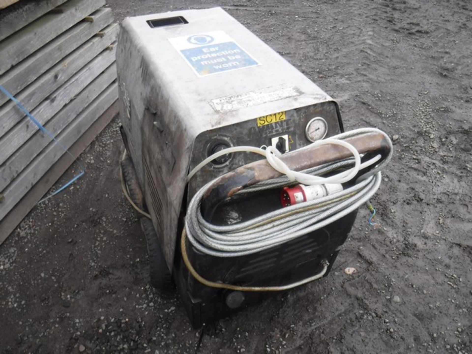 MAC AVANT POWER WASHER - HOT AND COLD **NO GUN** - Image 9 of 10