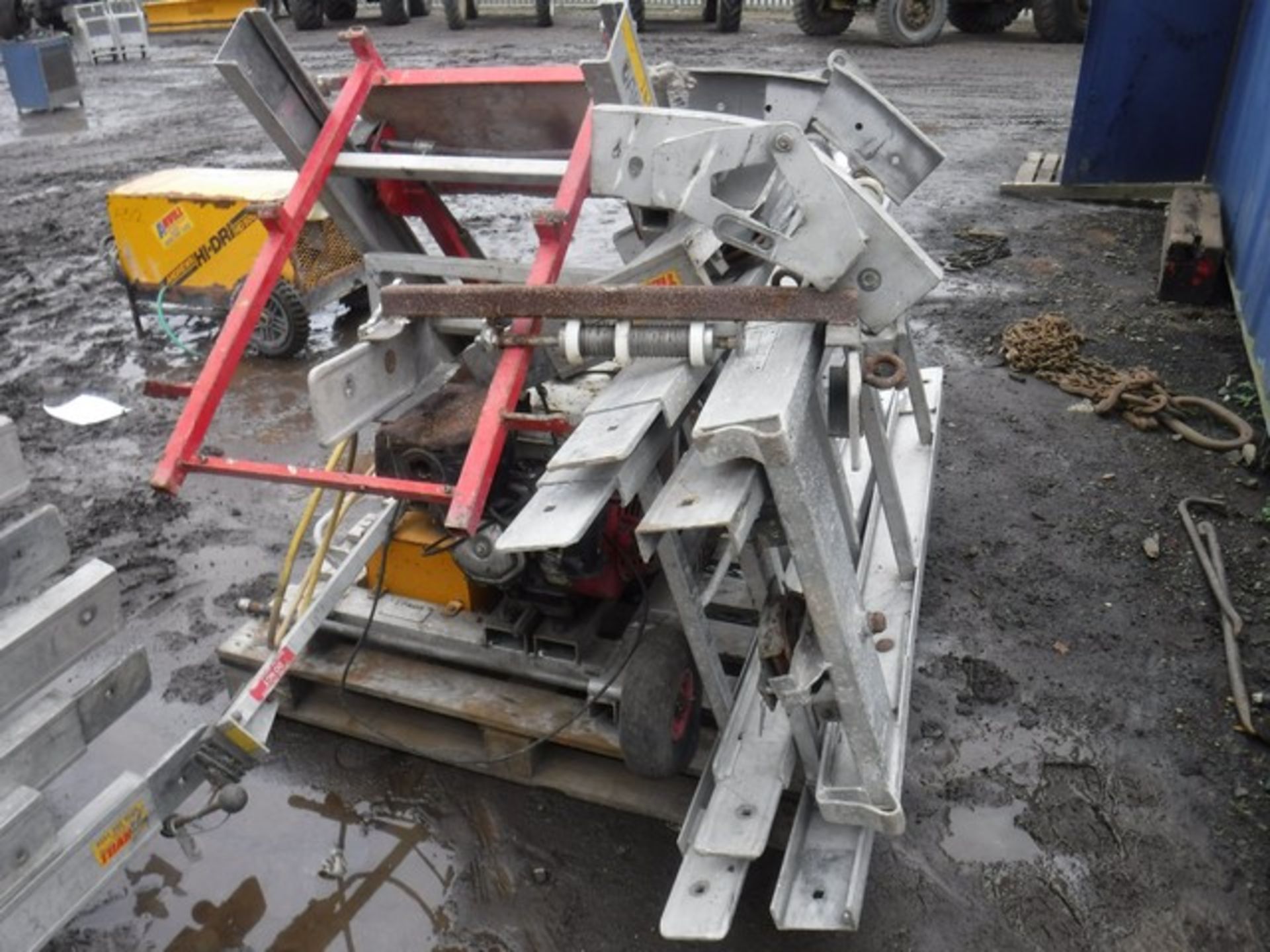 PAUS BUILDERS HOIST C/W GENERATOR HONDA GX270 PETROL ASSET NO - A1064 - YEAR 2000 ***SPARES OR REPAI - Image 10 of 12