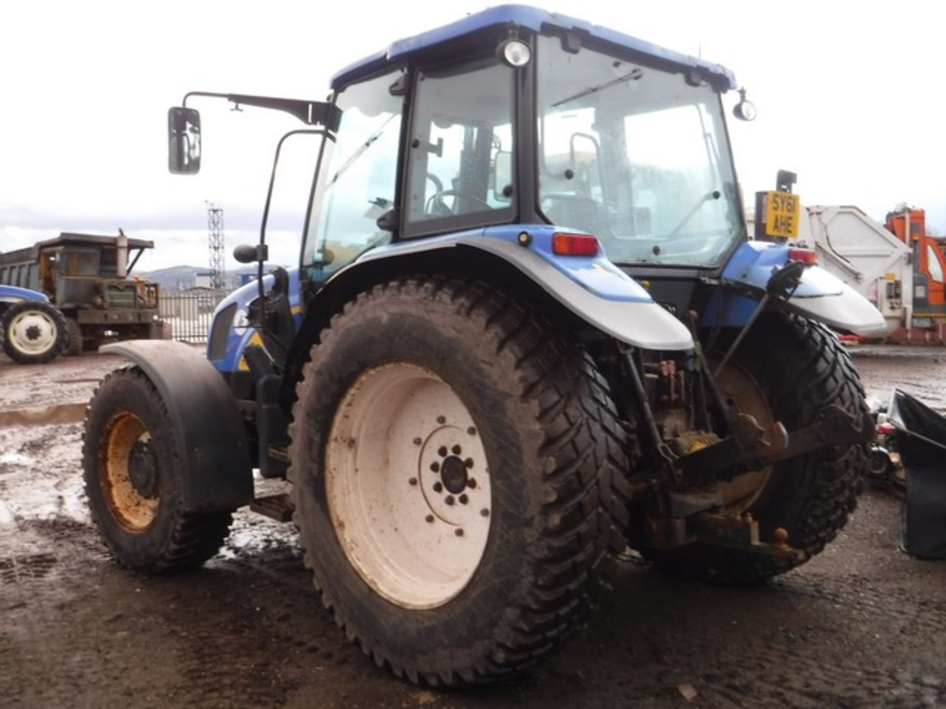 2011 NEW HOLLAND T5050 TRACTOR NP371056 --4063HRS (NOT VERIFIED) FRONT PTO AND LINKAGE, AC, BLUETOOT - Image 15 of 23