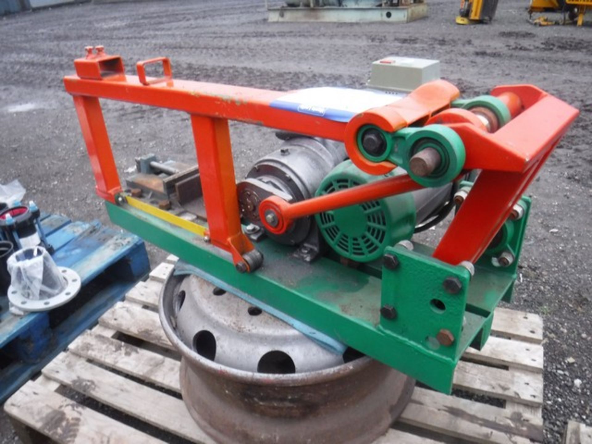 SWIVEL THREE PHASE INDUSTRIAL METAL SAW C/W STAND - Image 10 of 14