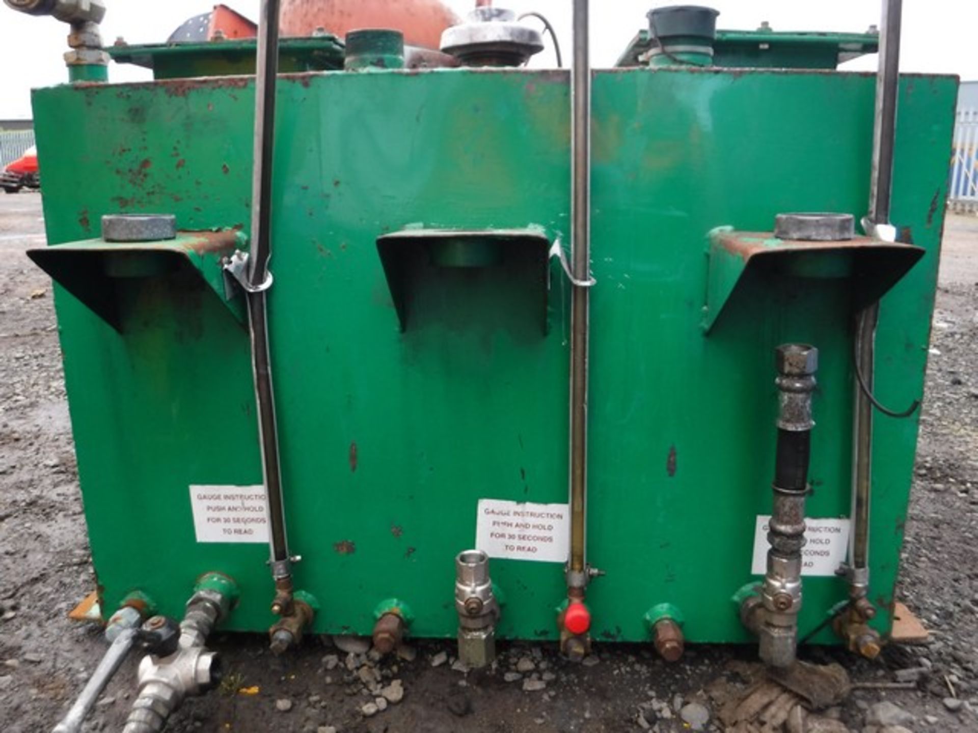 OIL TANK IN GREEN - Image 7 of 11