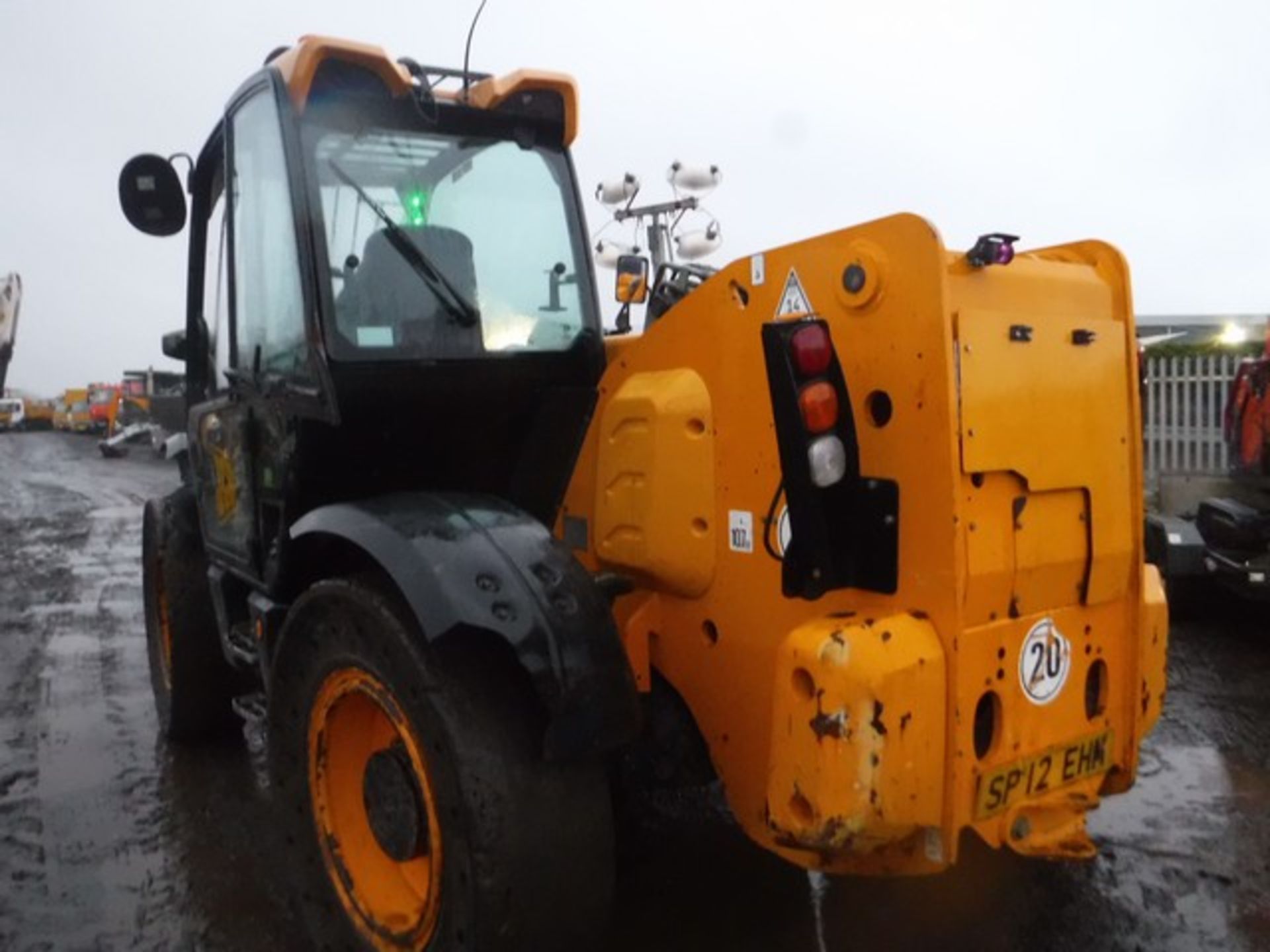 2012 JCB 550 - 80 WASTE SPECIAL TELESCOPIC HANDLER, 8870hrs (NOT VERIFIED) ON SOLID TYRES - Image 8 of 13