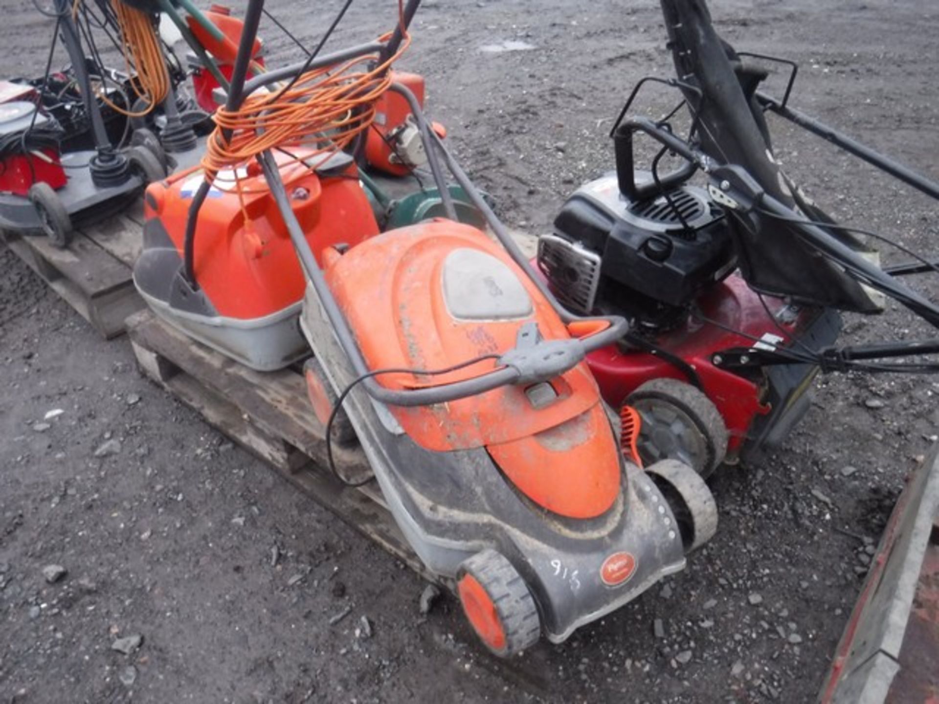 FLYMO ELECTRIC LAWNMOWER x2, PETROL SANLI DOV 700 LAWNMOWER AND VINTAGE POWER LAWNMOWER BIRMID - Image 8 of 8