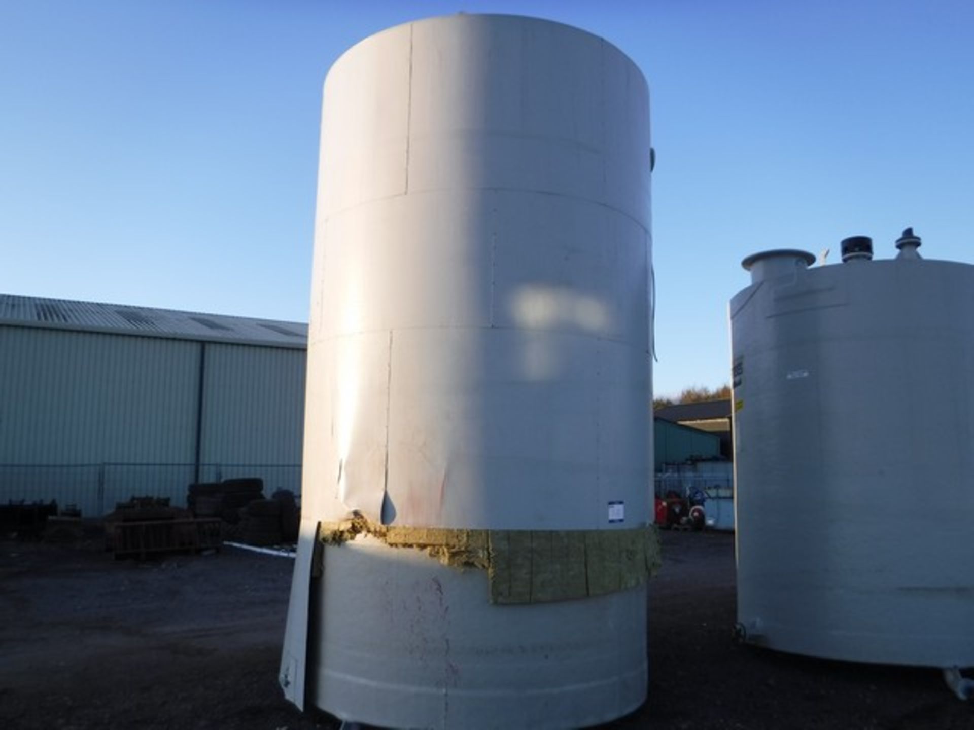 FIBERGLASS TANK 2200LTR - Image 2 of 7