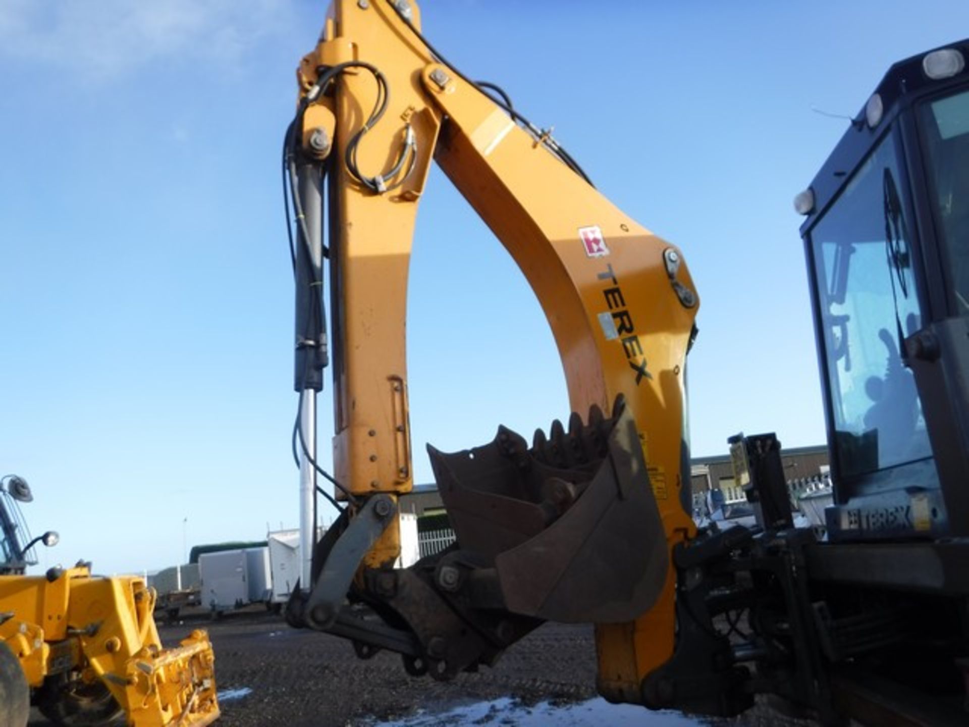 2013 TEREX TLB890 BACKHOE C/W 3 BUCKETS -- 3763HRS (NOT VERIFIED) REG - SN13FMO SN - SMFJD4DCEDGMS1 - Image 11 of 37