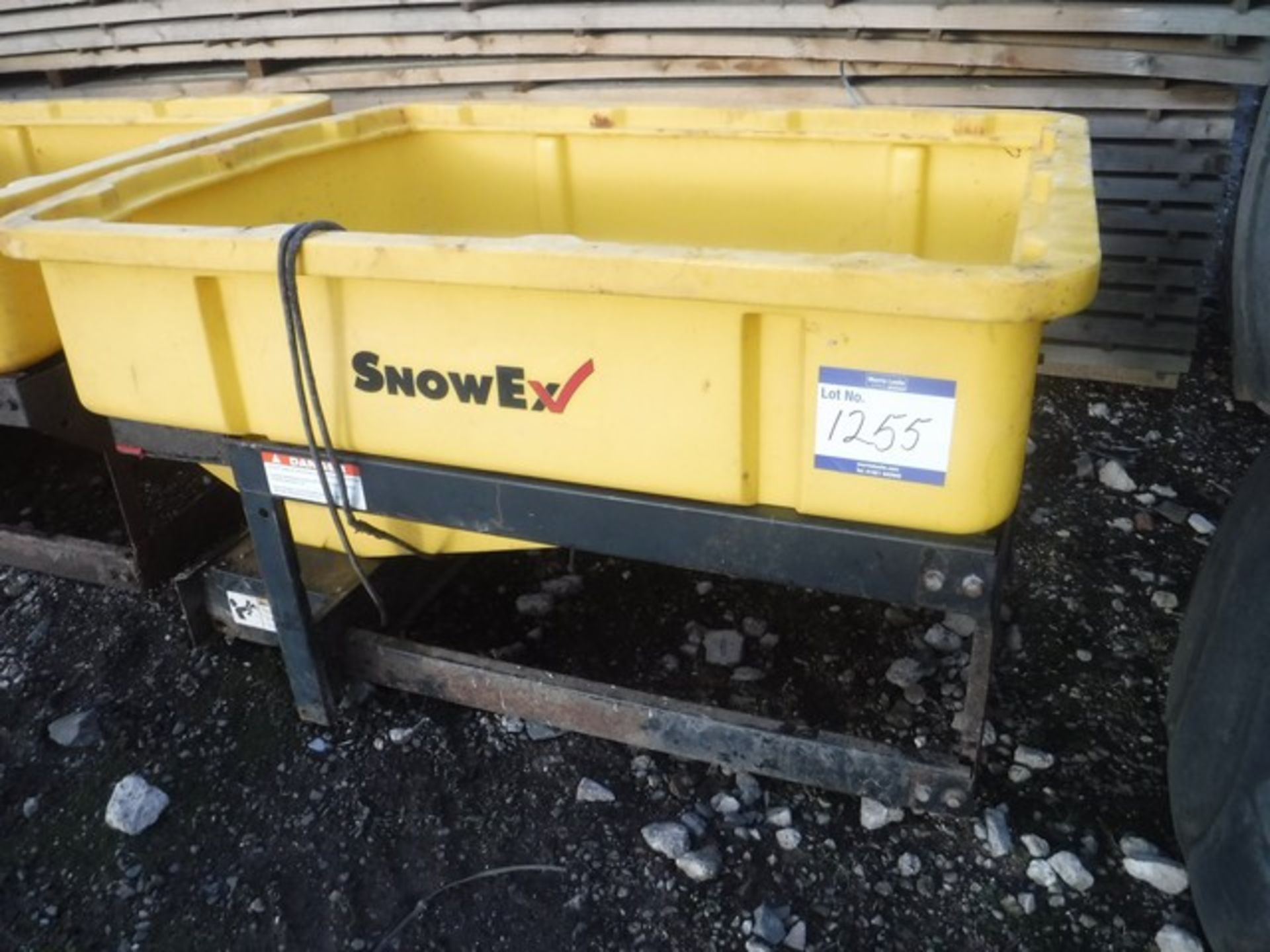 SNOWEX VEE PRO 6000 GRITTER BODY - Image 3 of 3